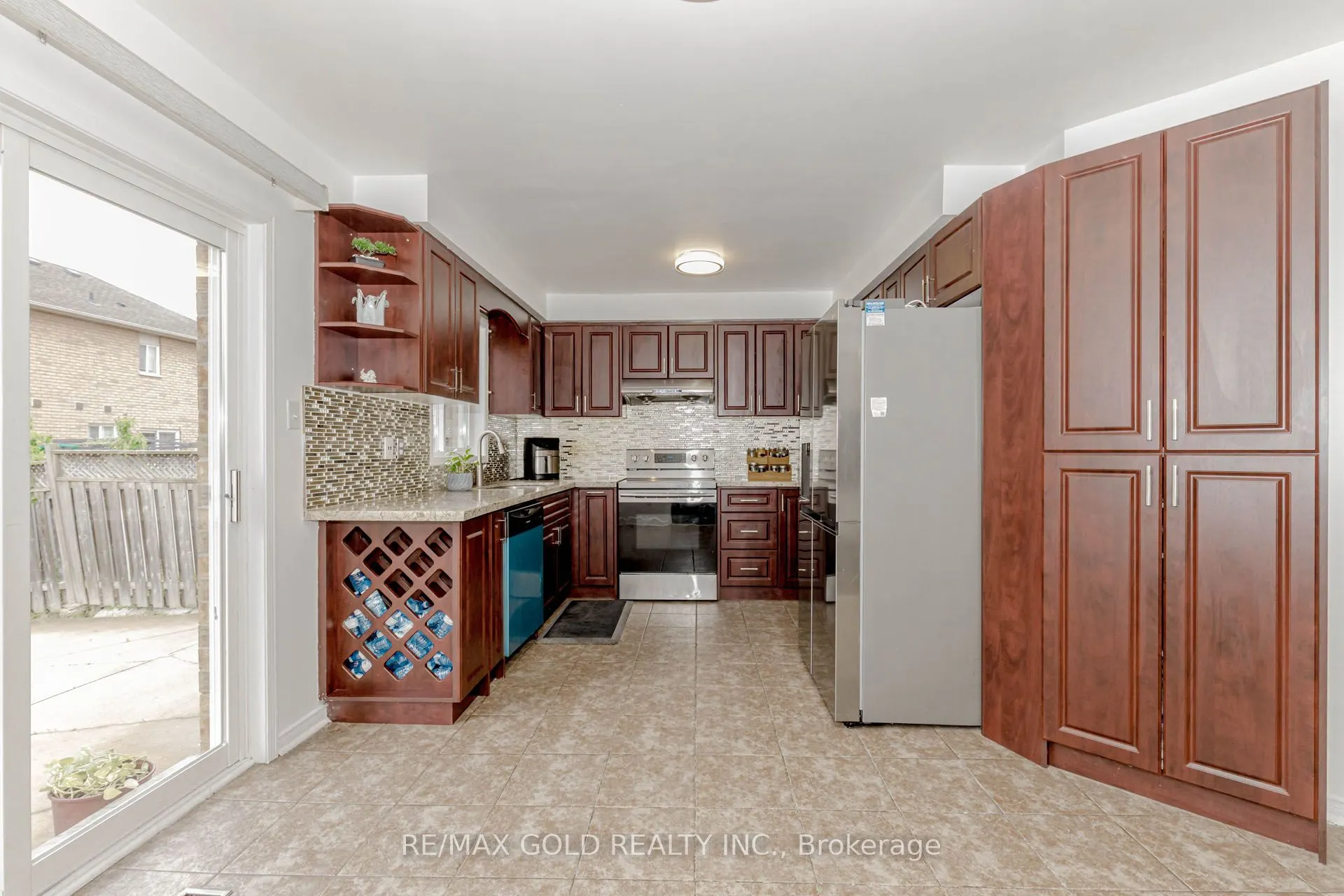 87 Queen Mary Drive