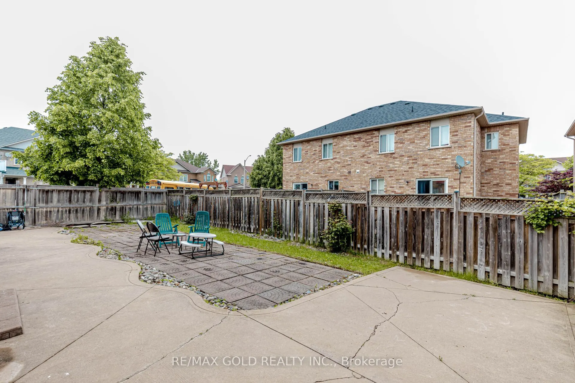 87 Queen Mary Drive