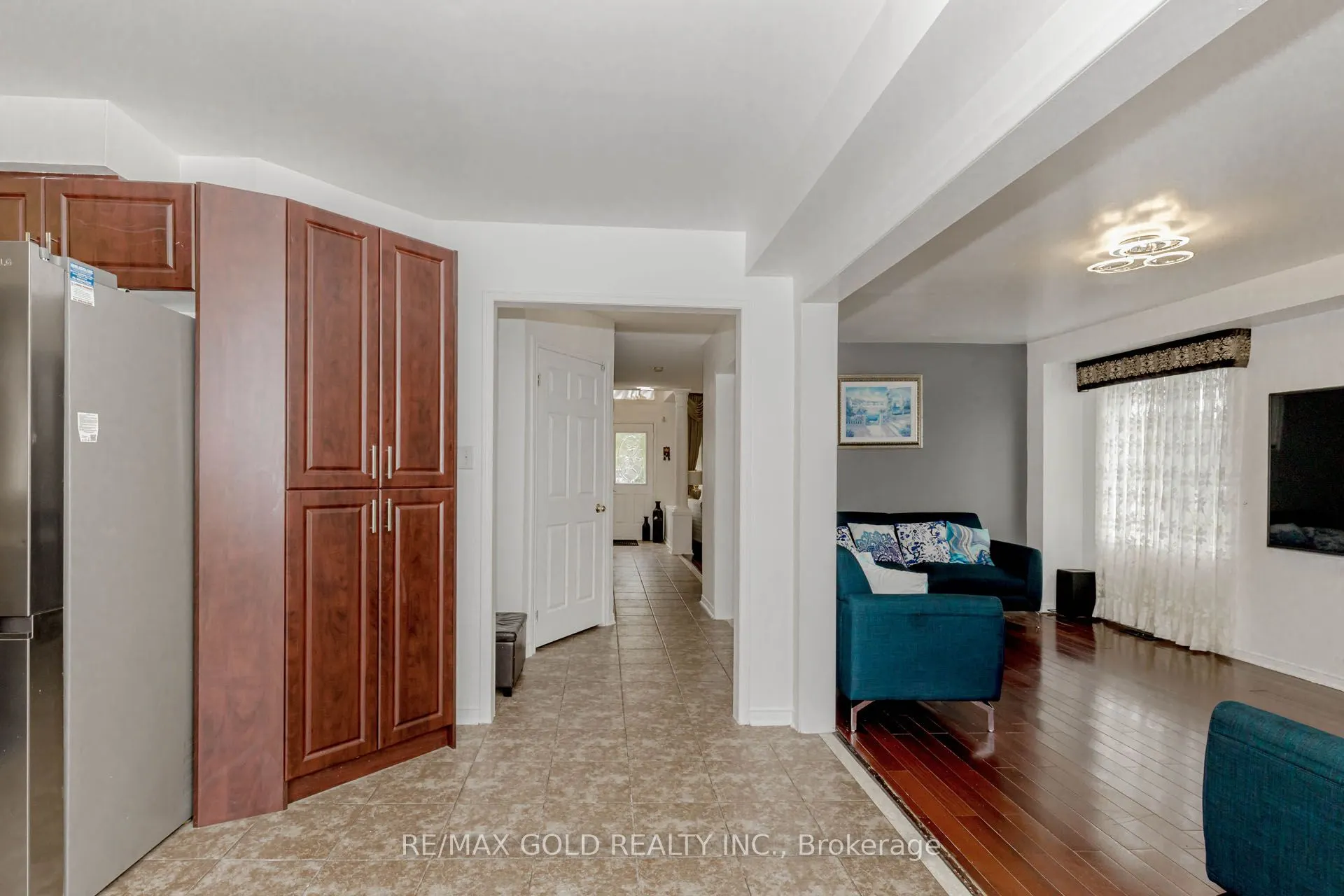 87 Queen Mary Drive