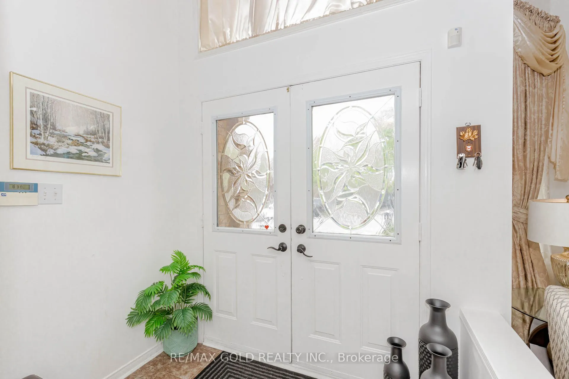 87 Queen Mary Drive