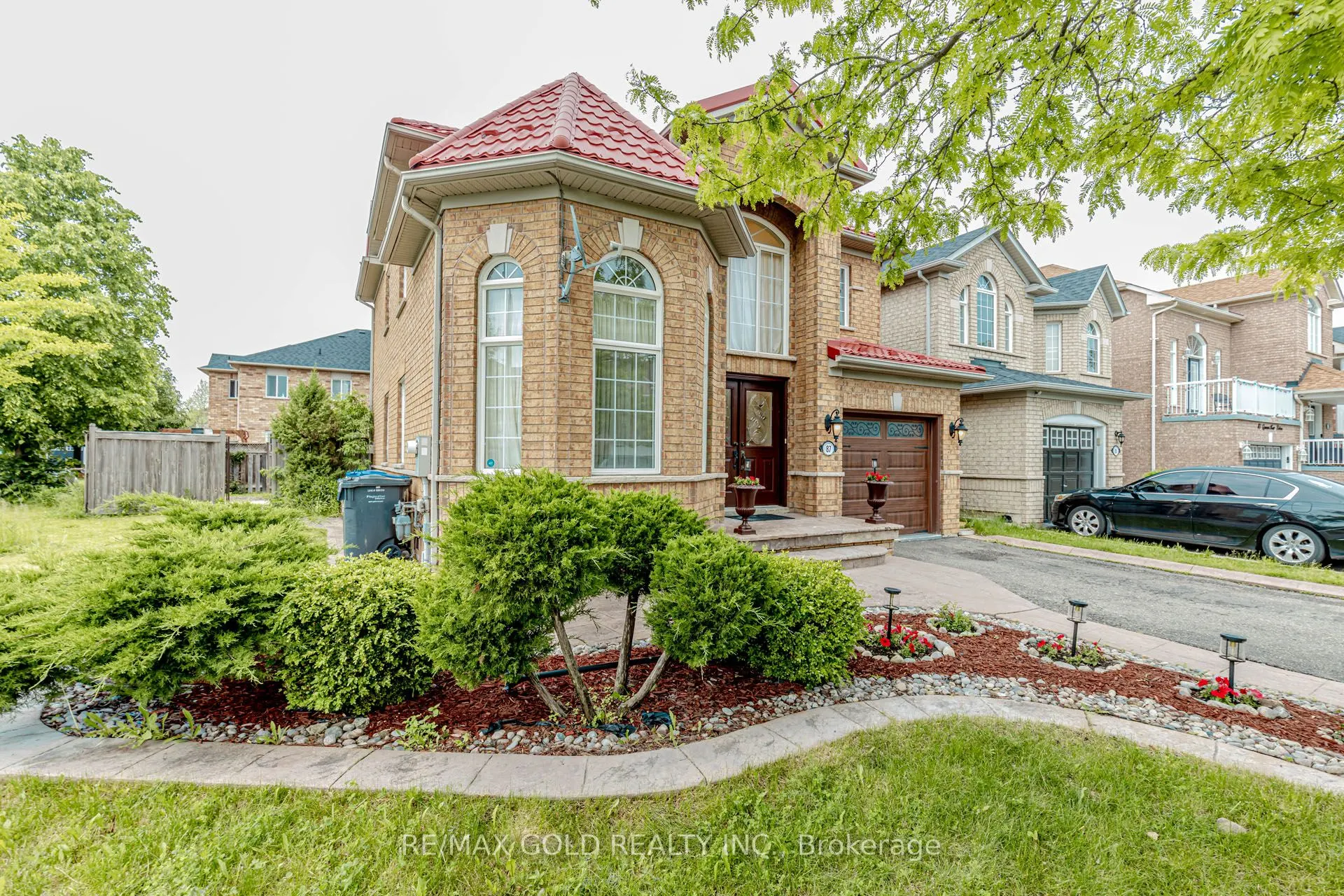 87 Queen Mary Drive
