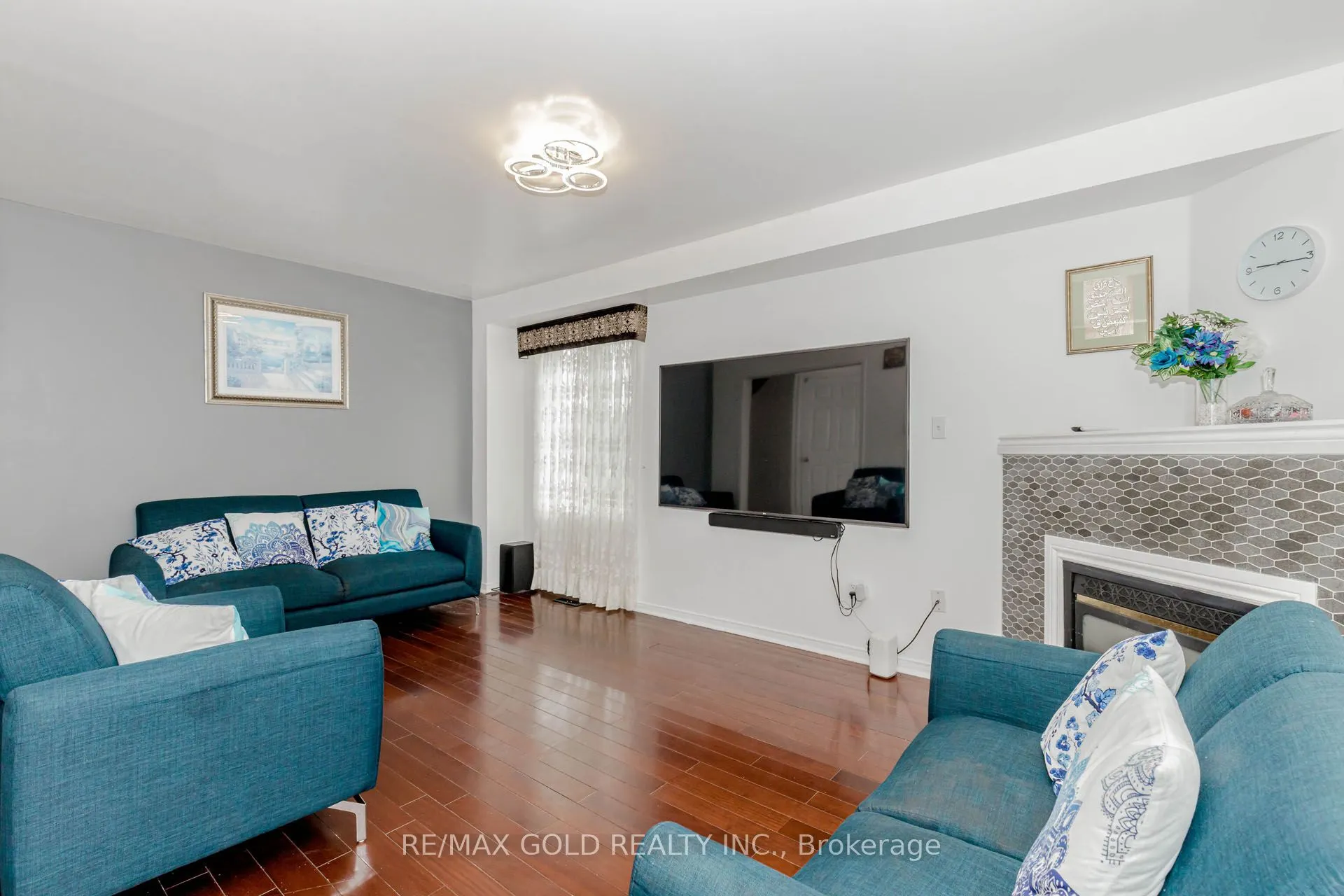 87 Queen Mary Drive