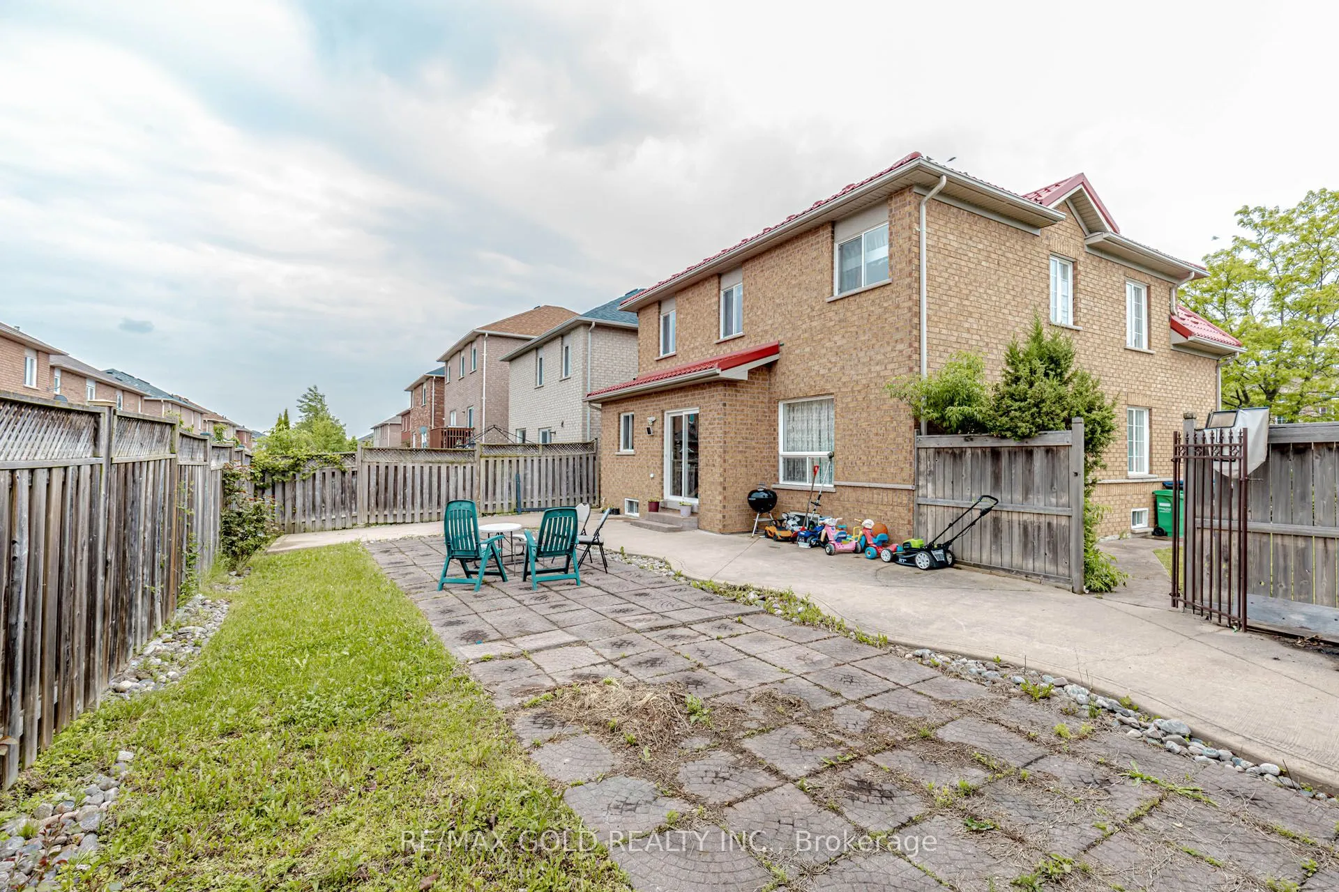 87 Queen Mary Drive