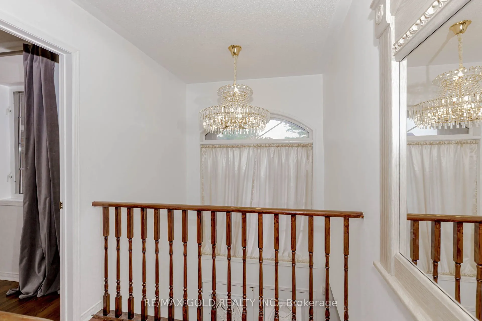 87 Queen Mary Drive