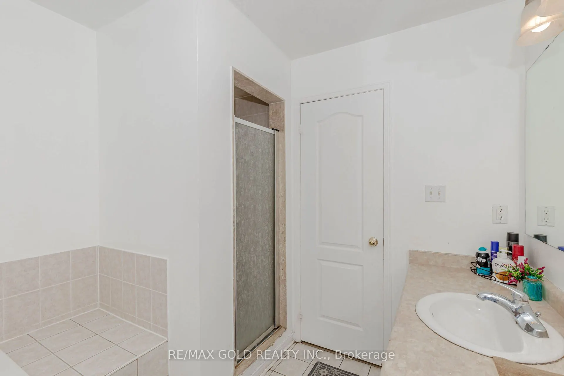 87 Queen Mary Drive