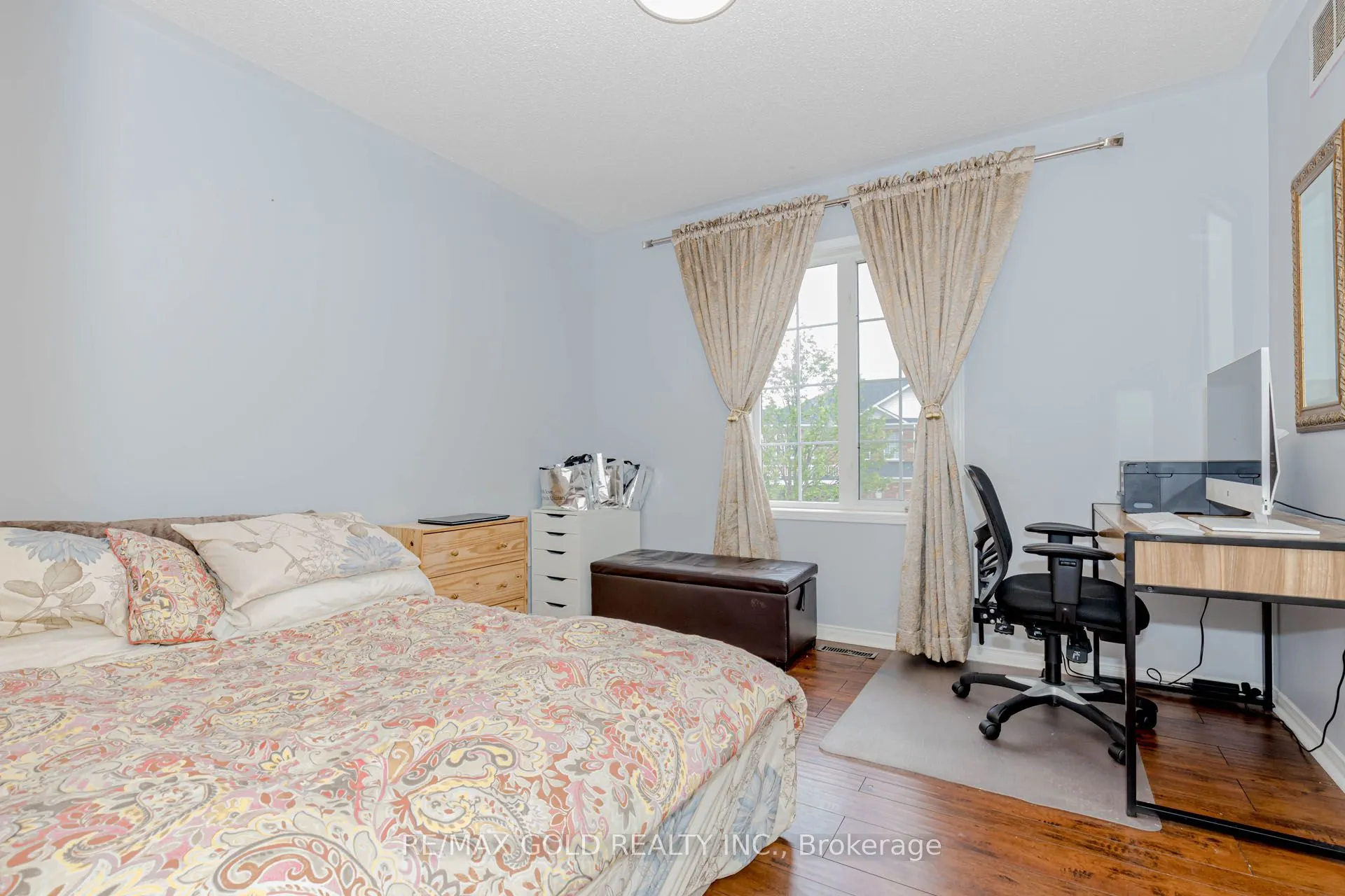 87 Queen Mary Drive