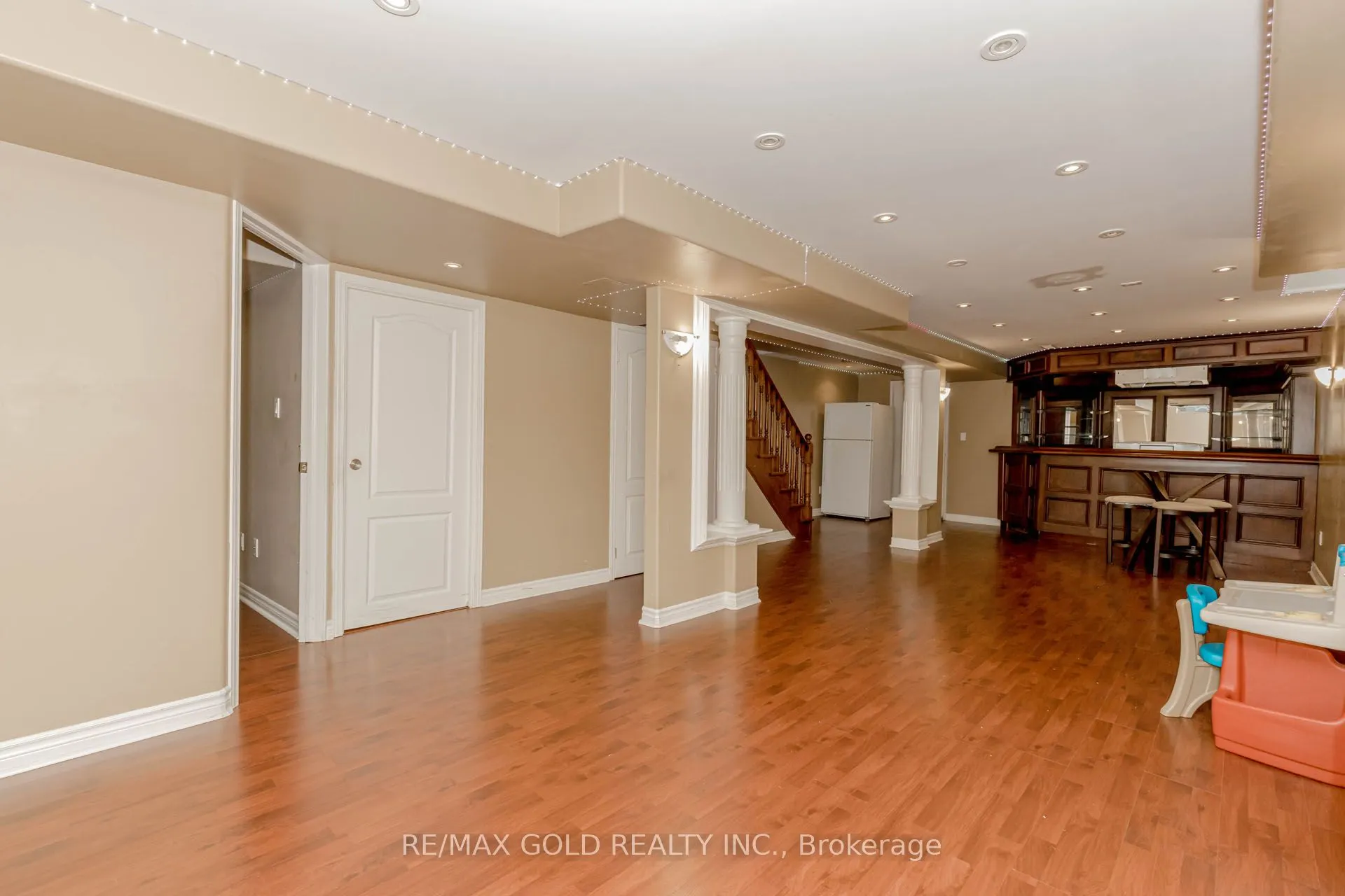 87 Queen Mary Drive
