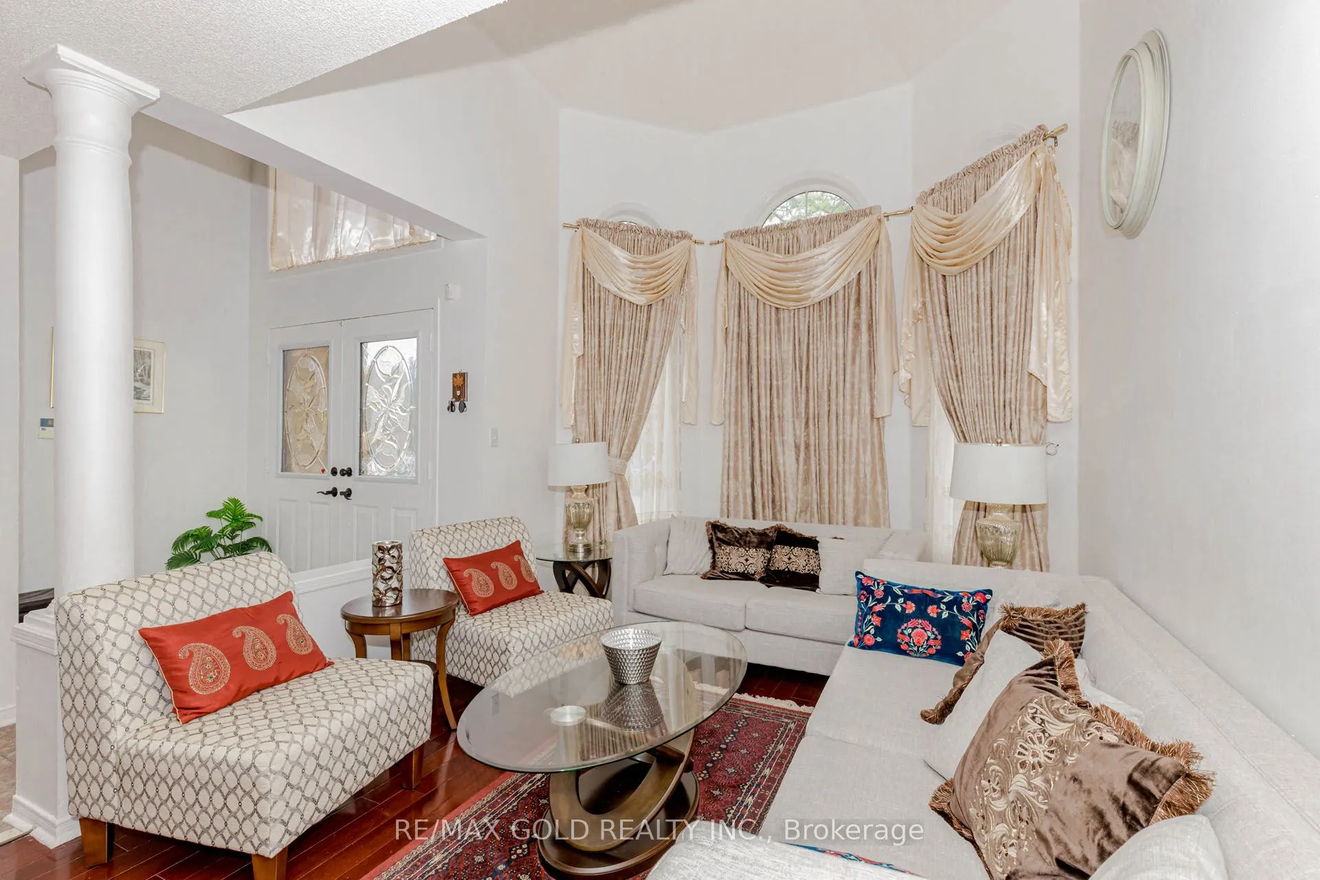 87 Queen Mary Drive