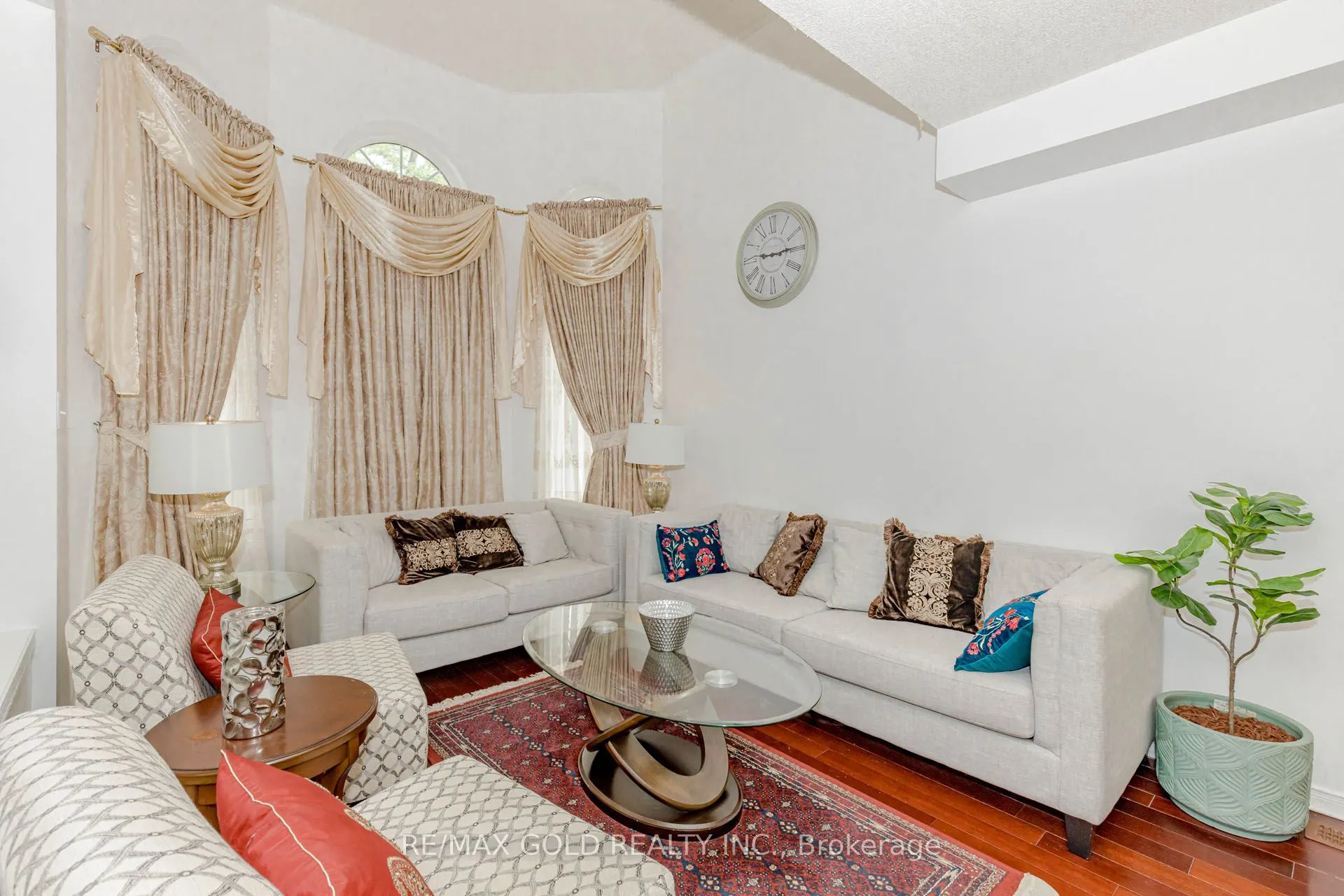 87 Queen Mary Drive