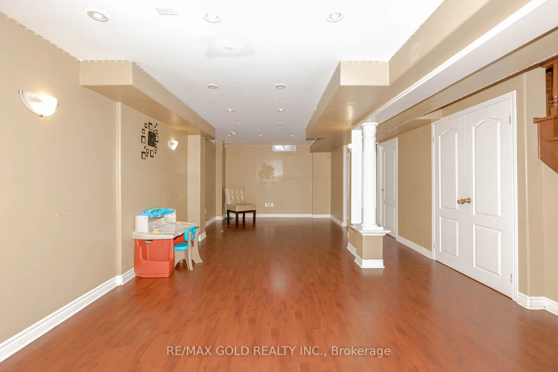 87 Queen Mary Drive