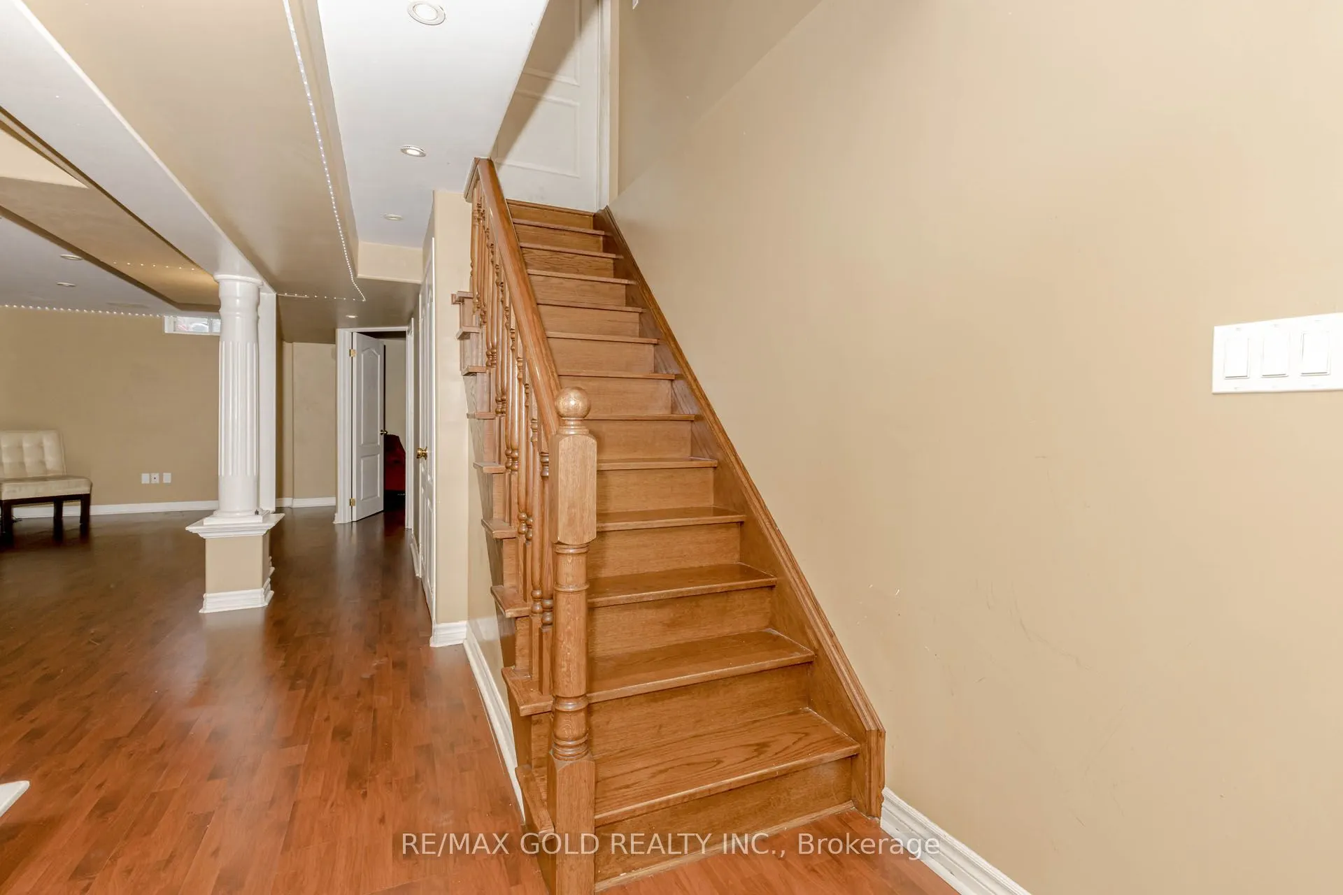 87 Queen Mary Drive
