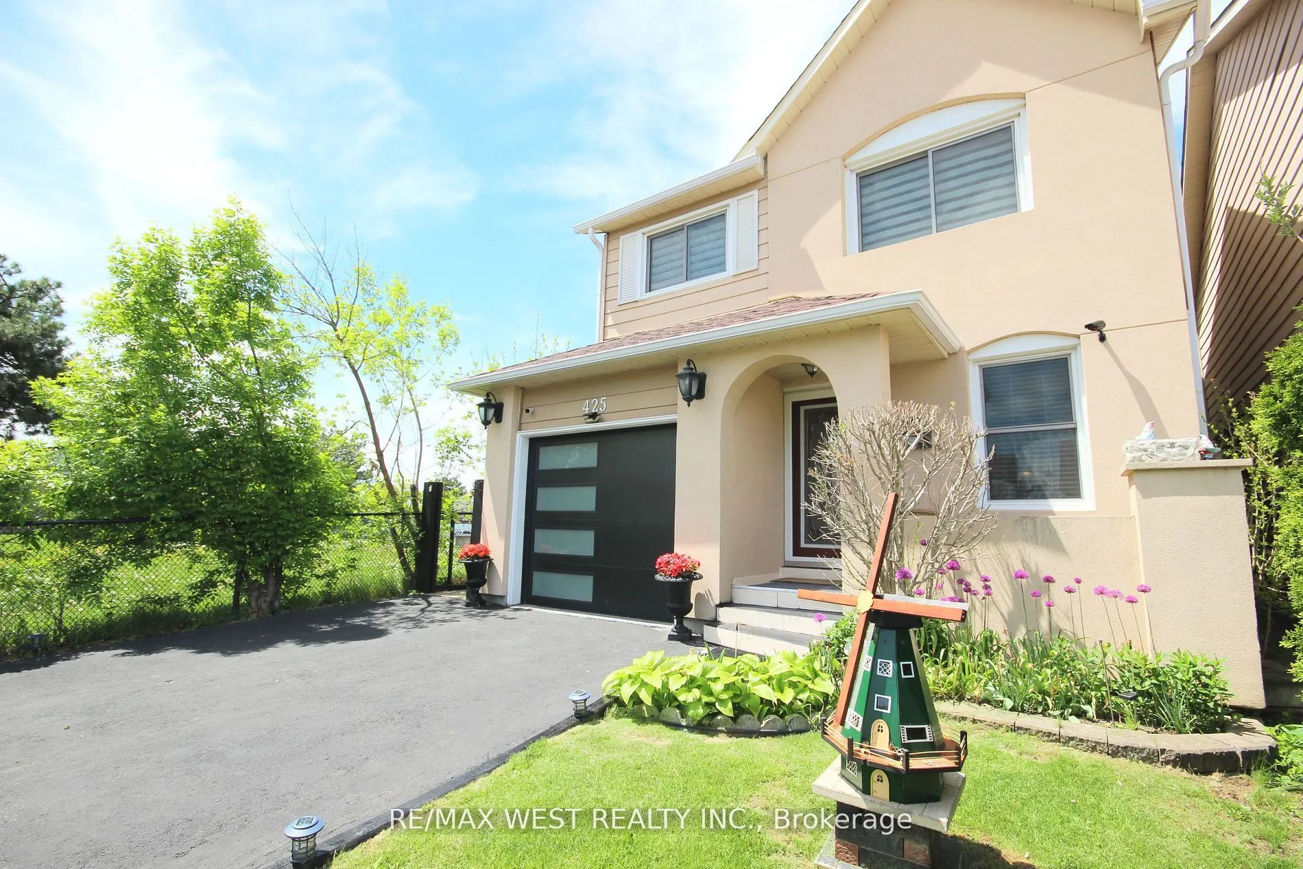 425 Hansen Road N