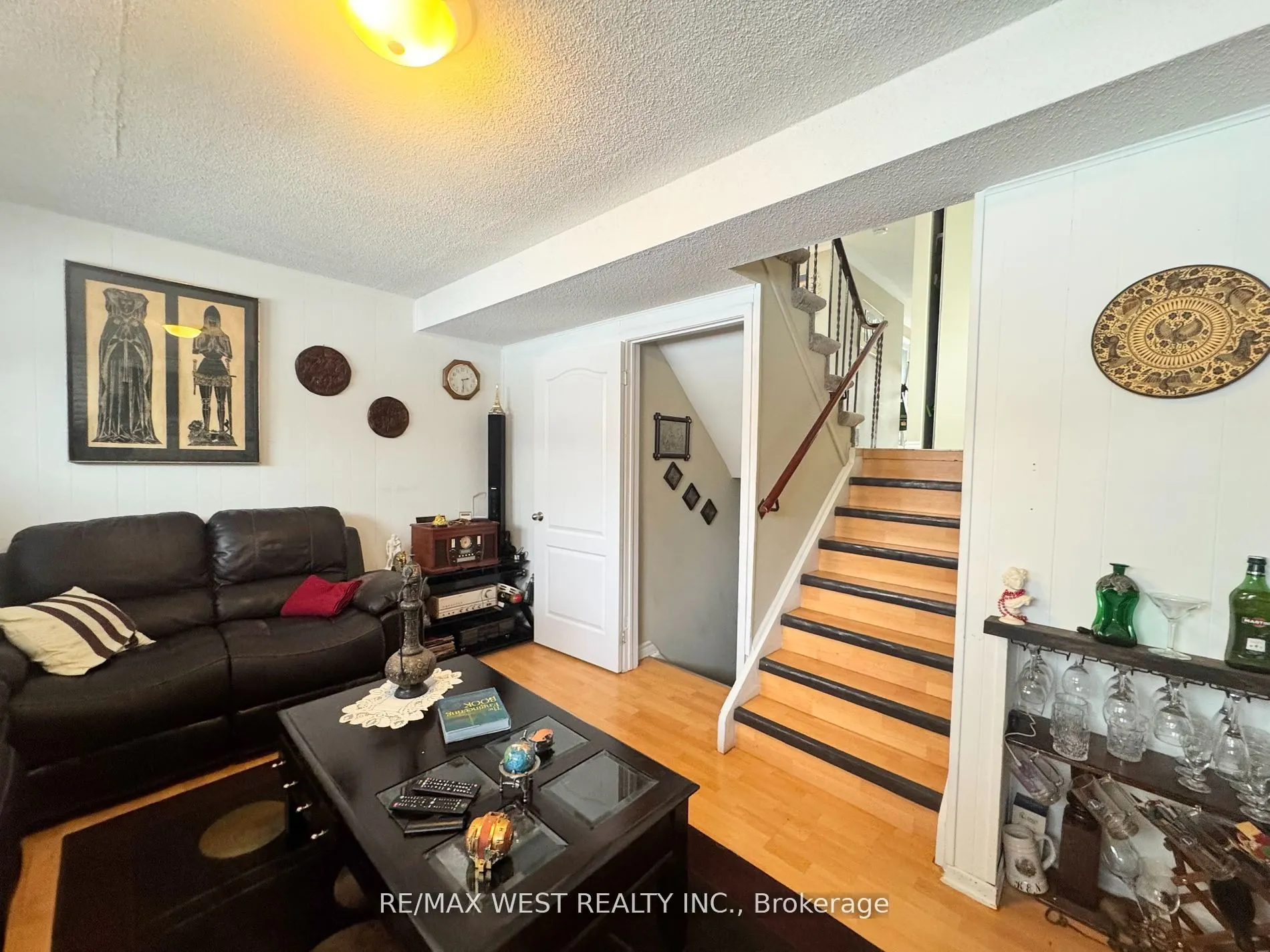 425 Hansen Road N