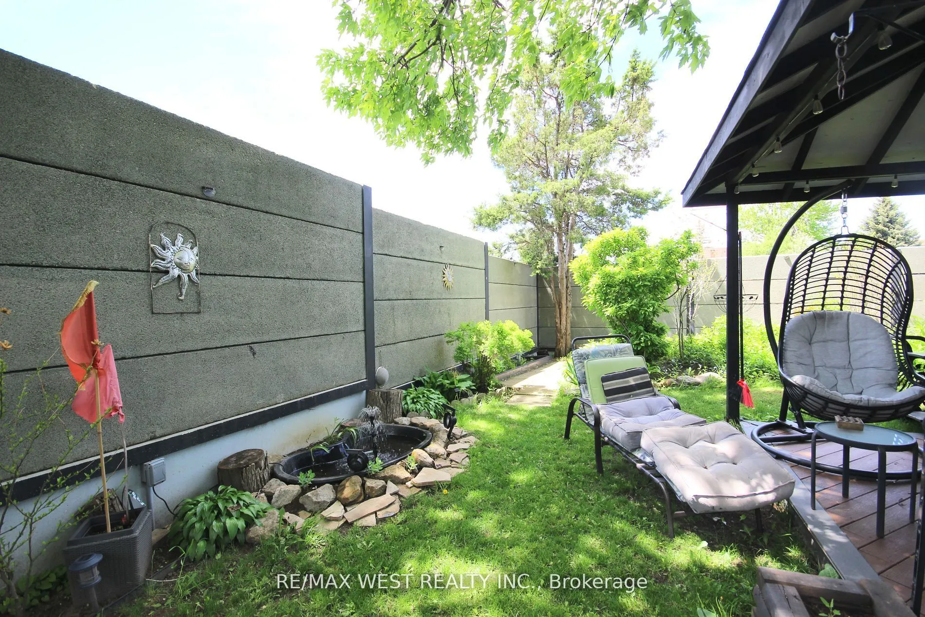 425 Hansen Road N