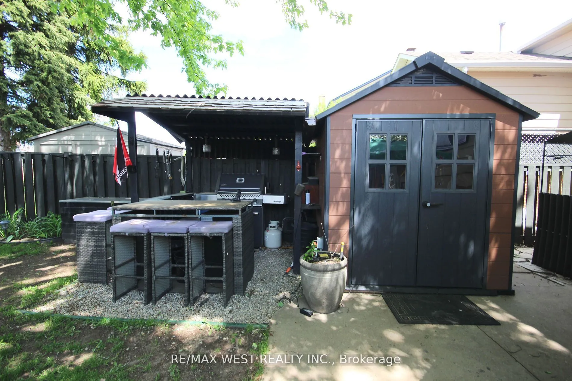 425 Hansen Road N