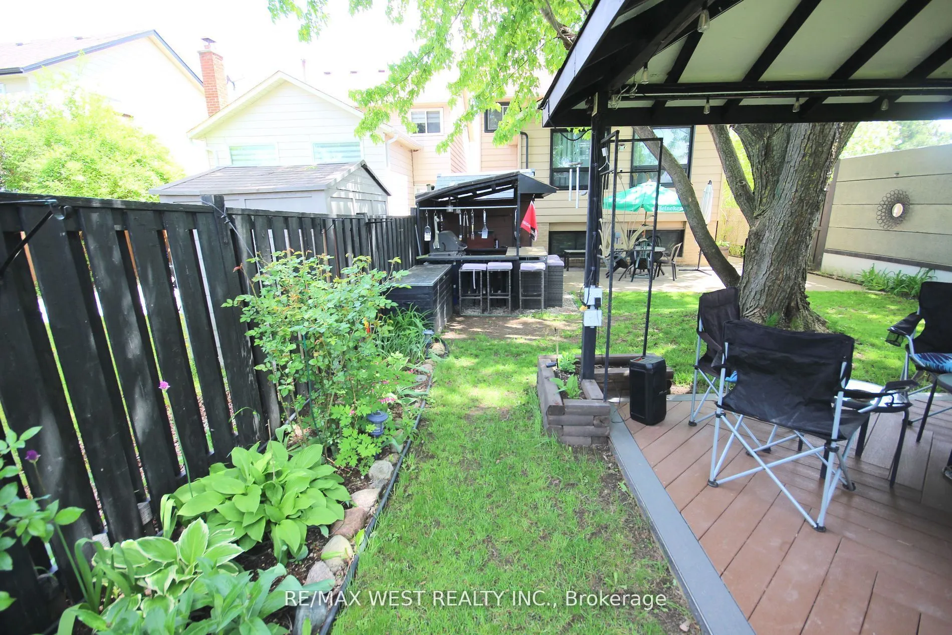 425 Hansen Road N