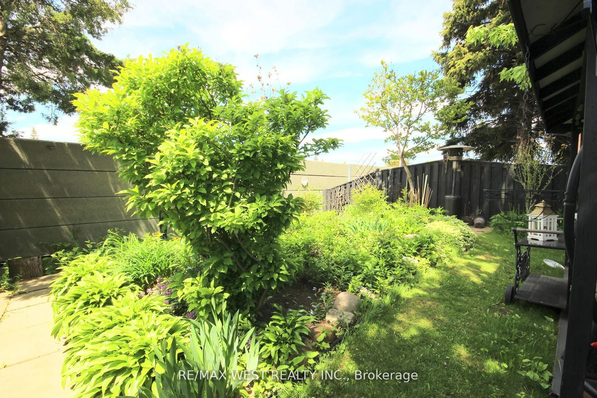 425 Hansen Road N