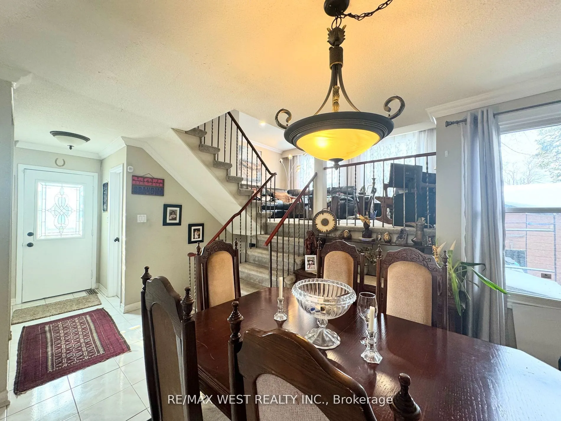 425 Hansen Road N