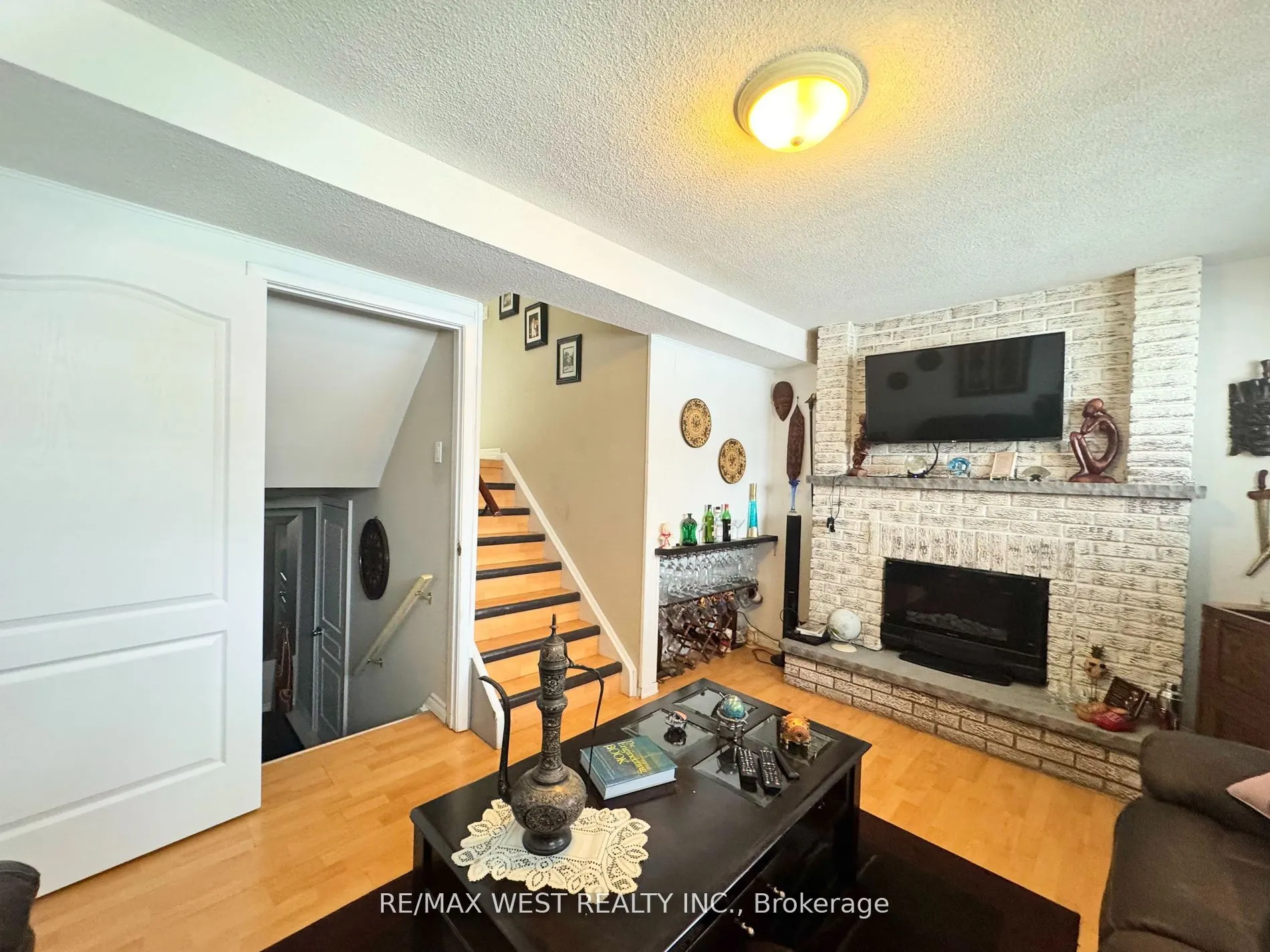 425 Hansen Road N