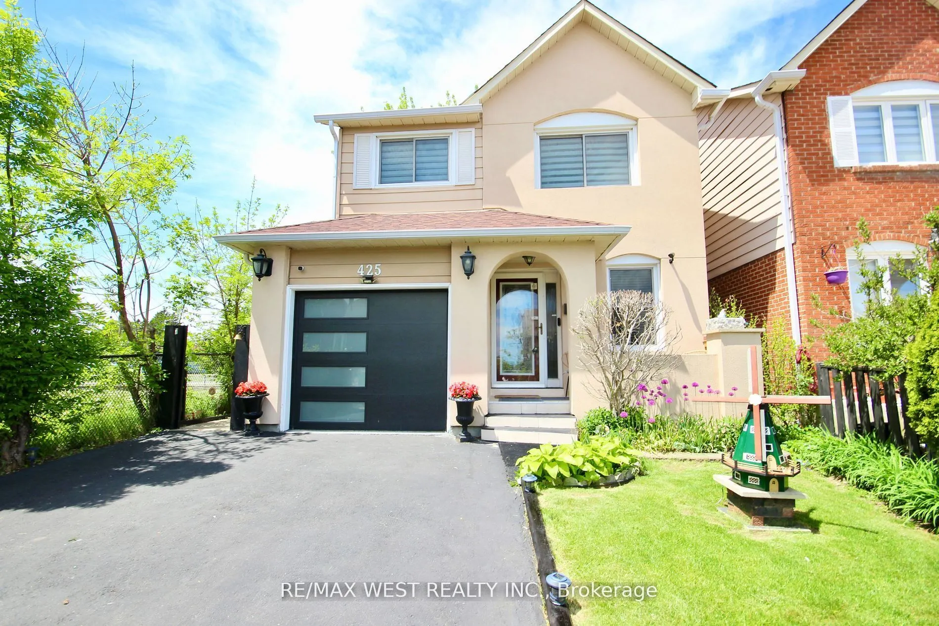 425 Hansen Road N
