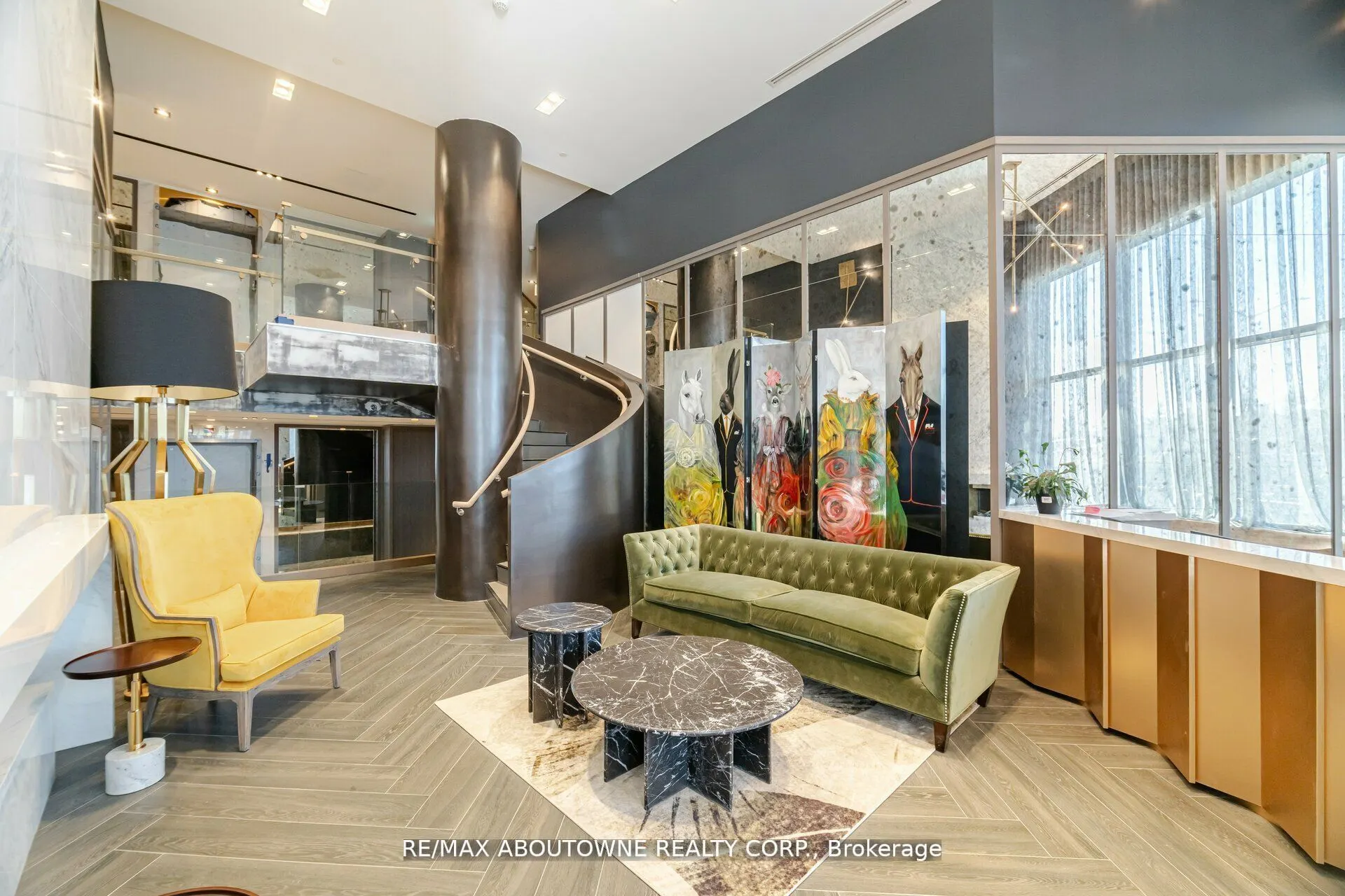 395 Dundas Street W, #105