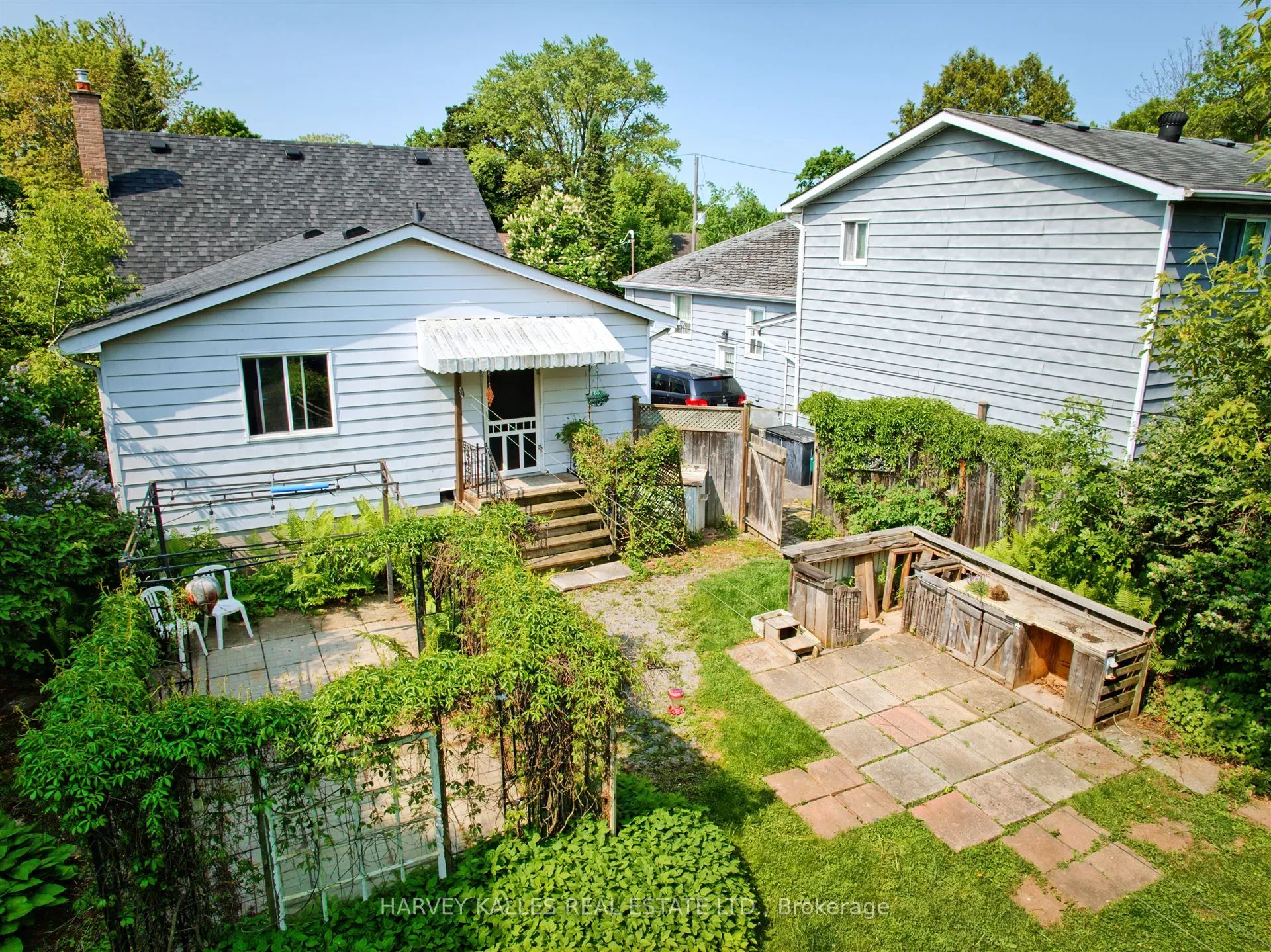 247 Jennings Crescent