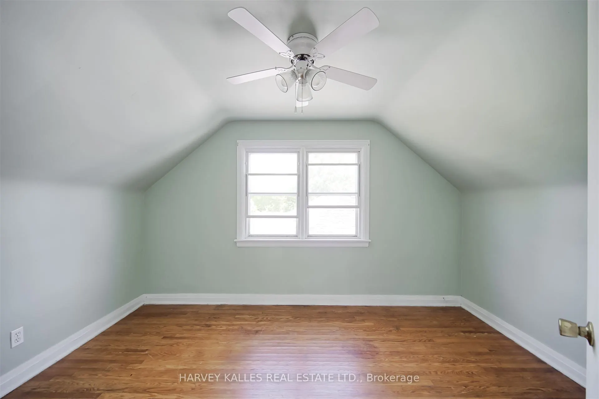247 Jennings Crescent