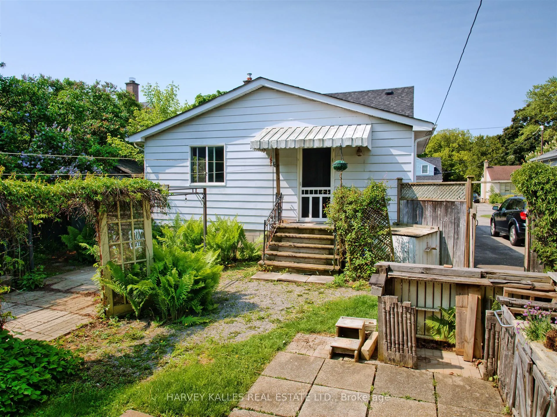 247 Jennings Crescent