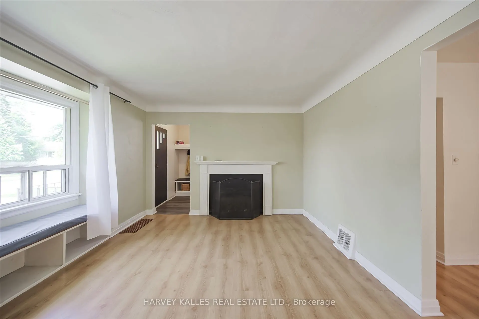 247 Jennings Crescent