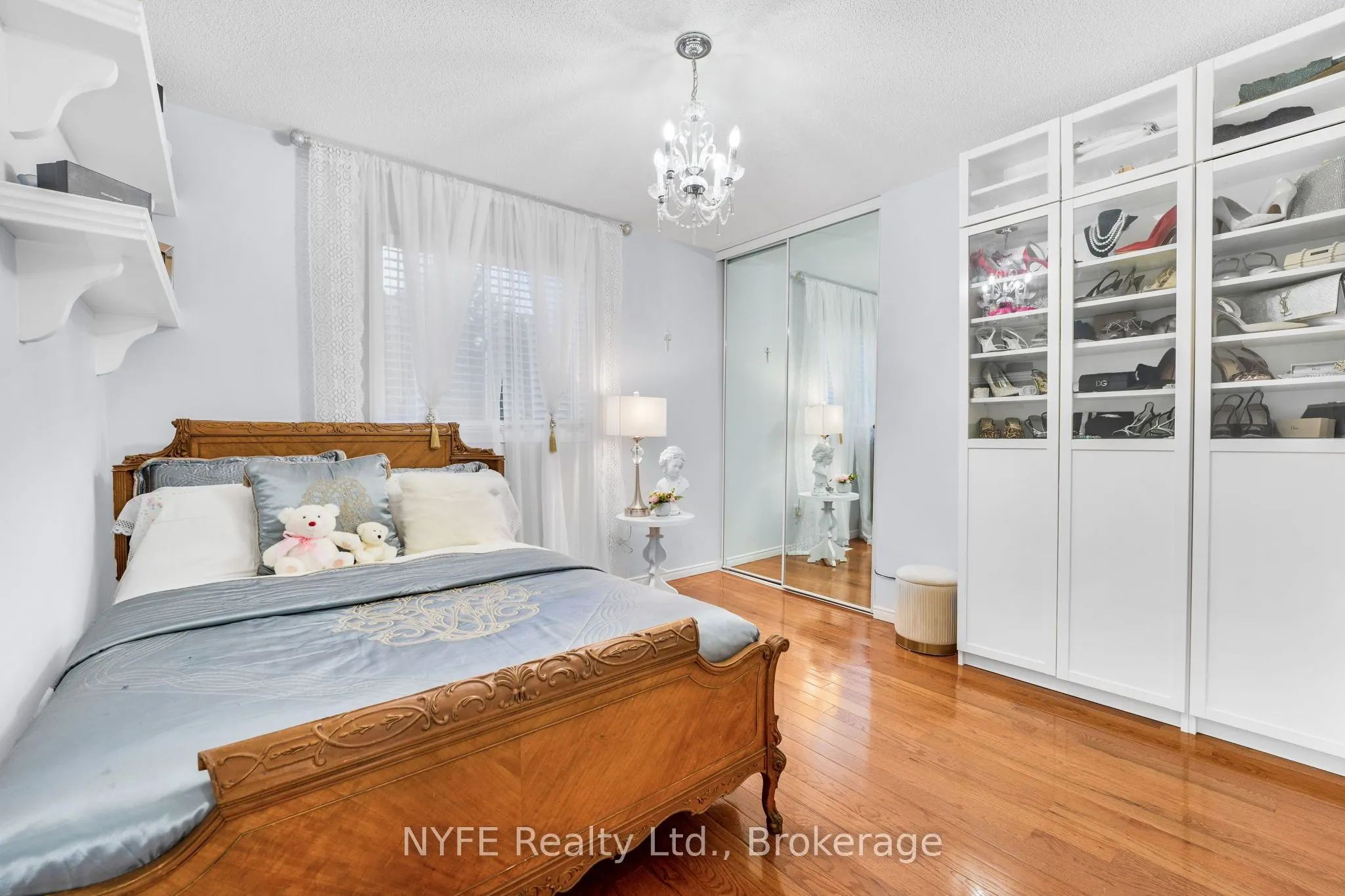 690 Peter Robertson Boulevard