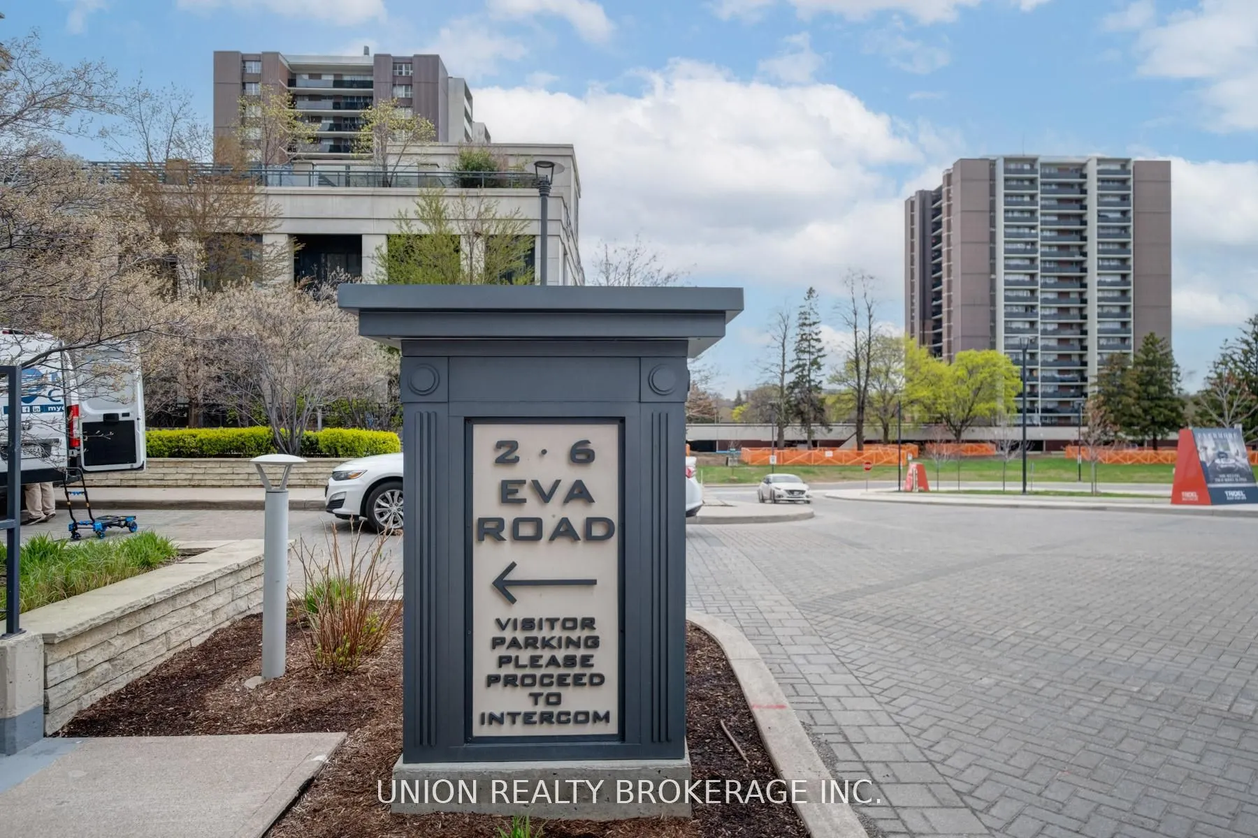2 Eva Road #824