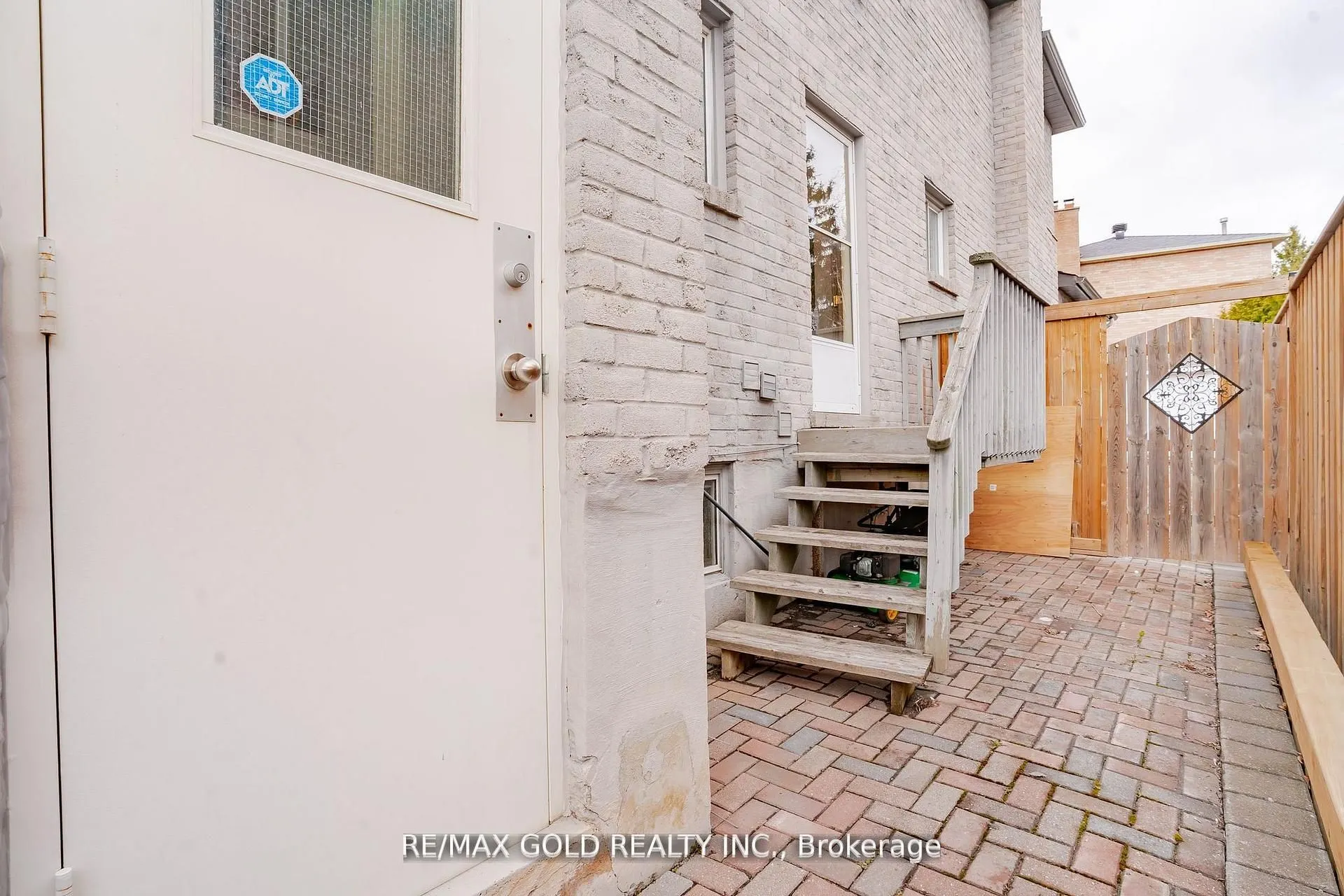 36 St Michaels Crescent