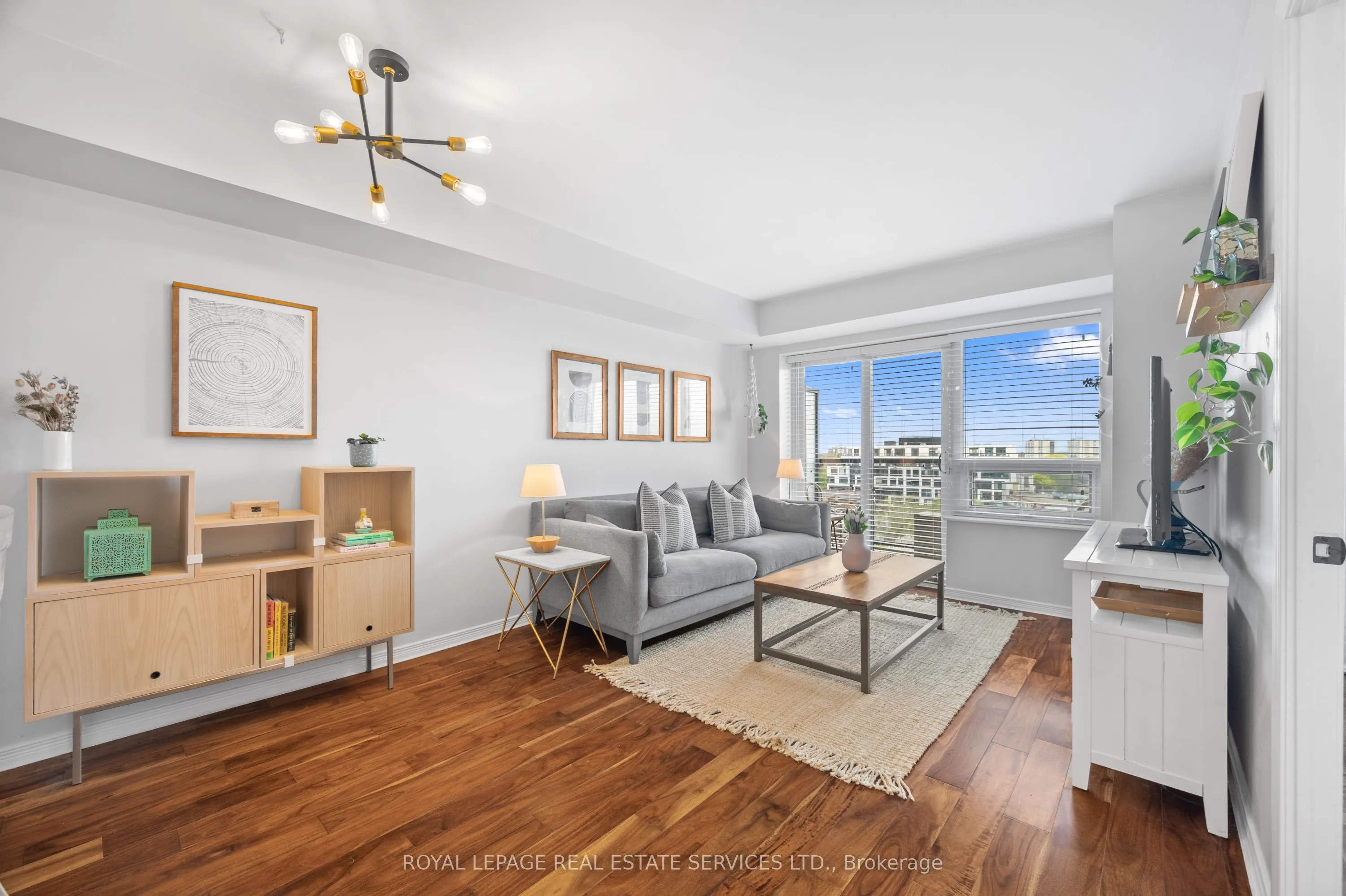 61 Heintzman Street, #812