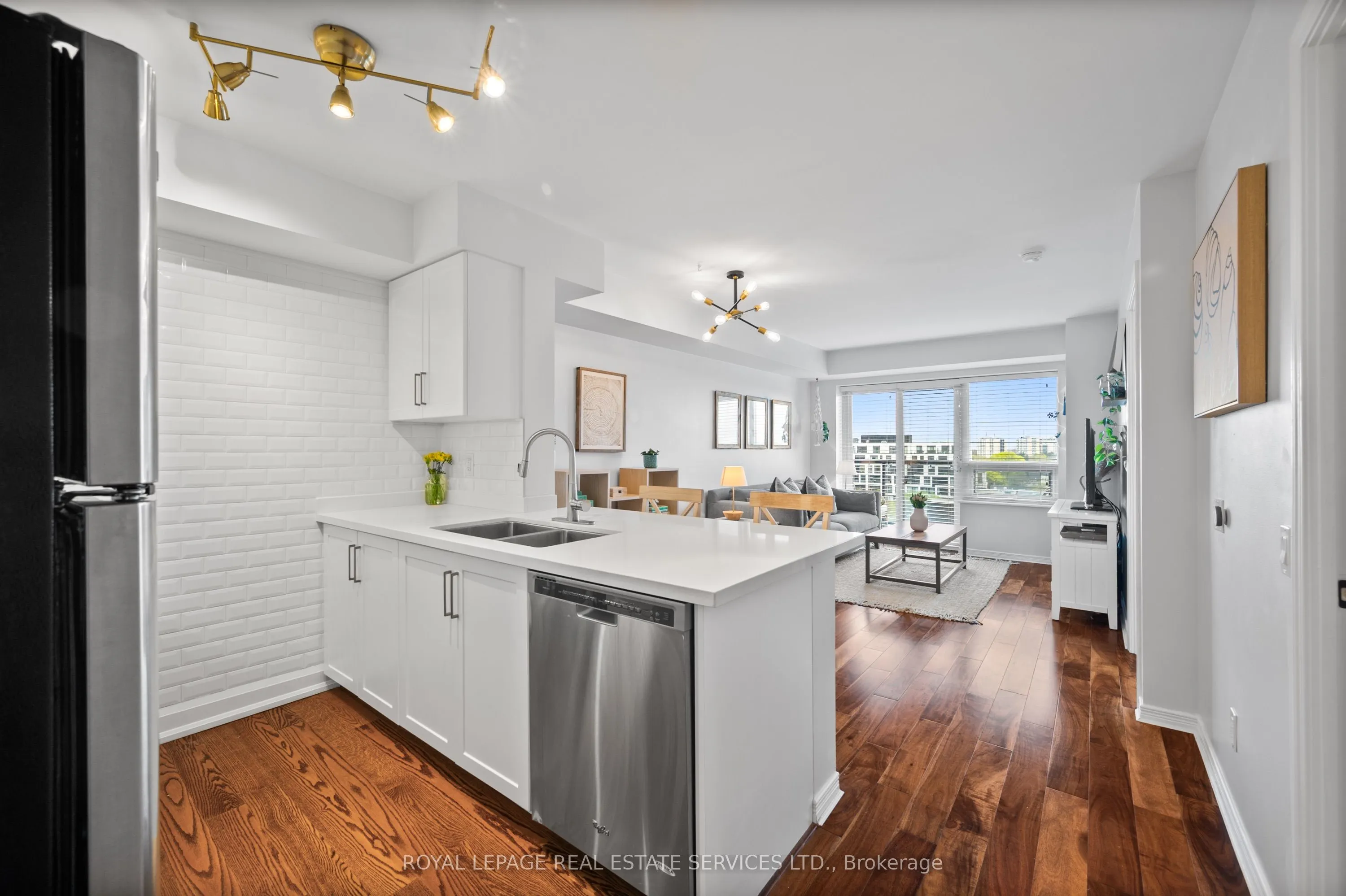 61 Heintzman Street, #812