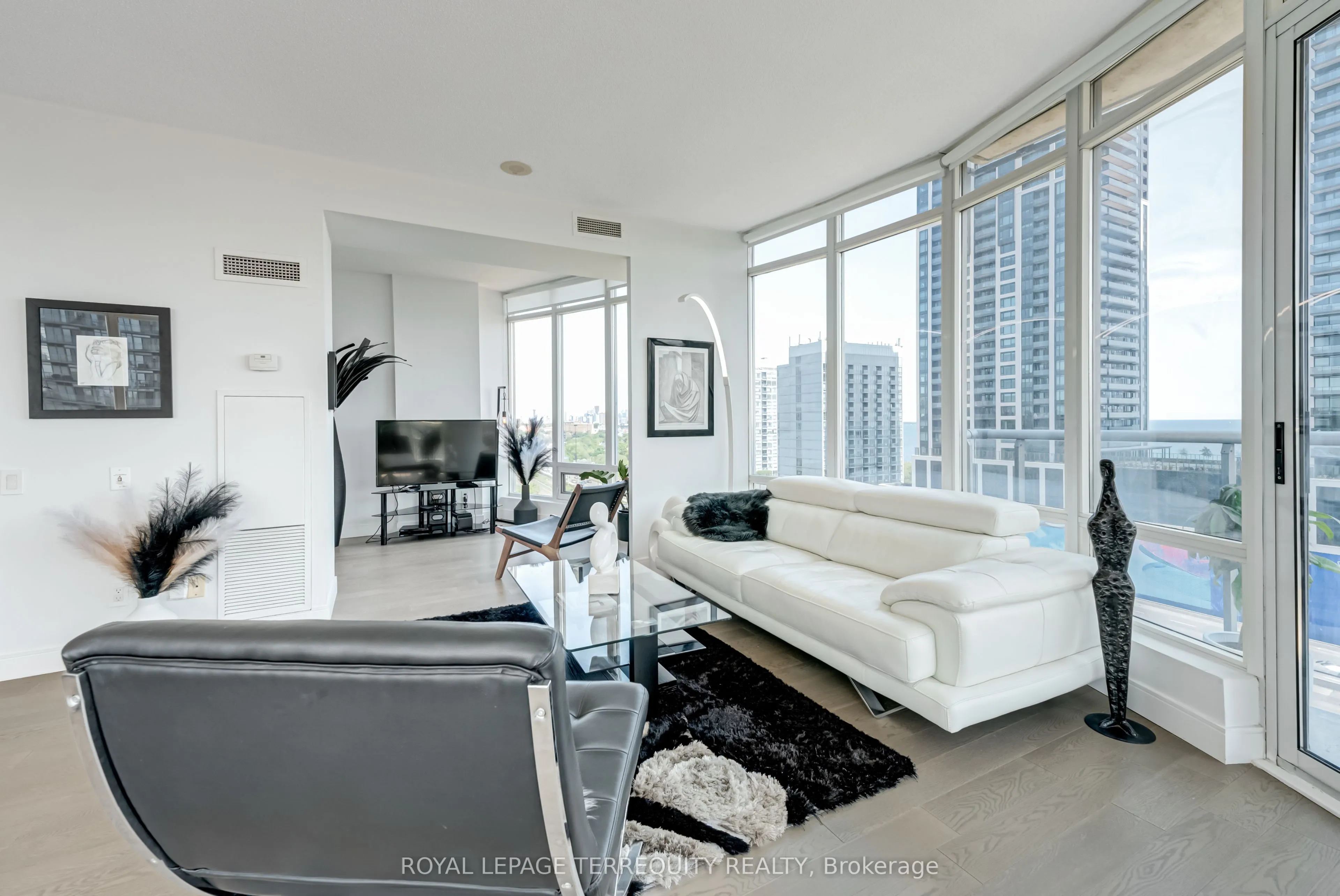 15 Windermere Avenue, #1210