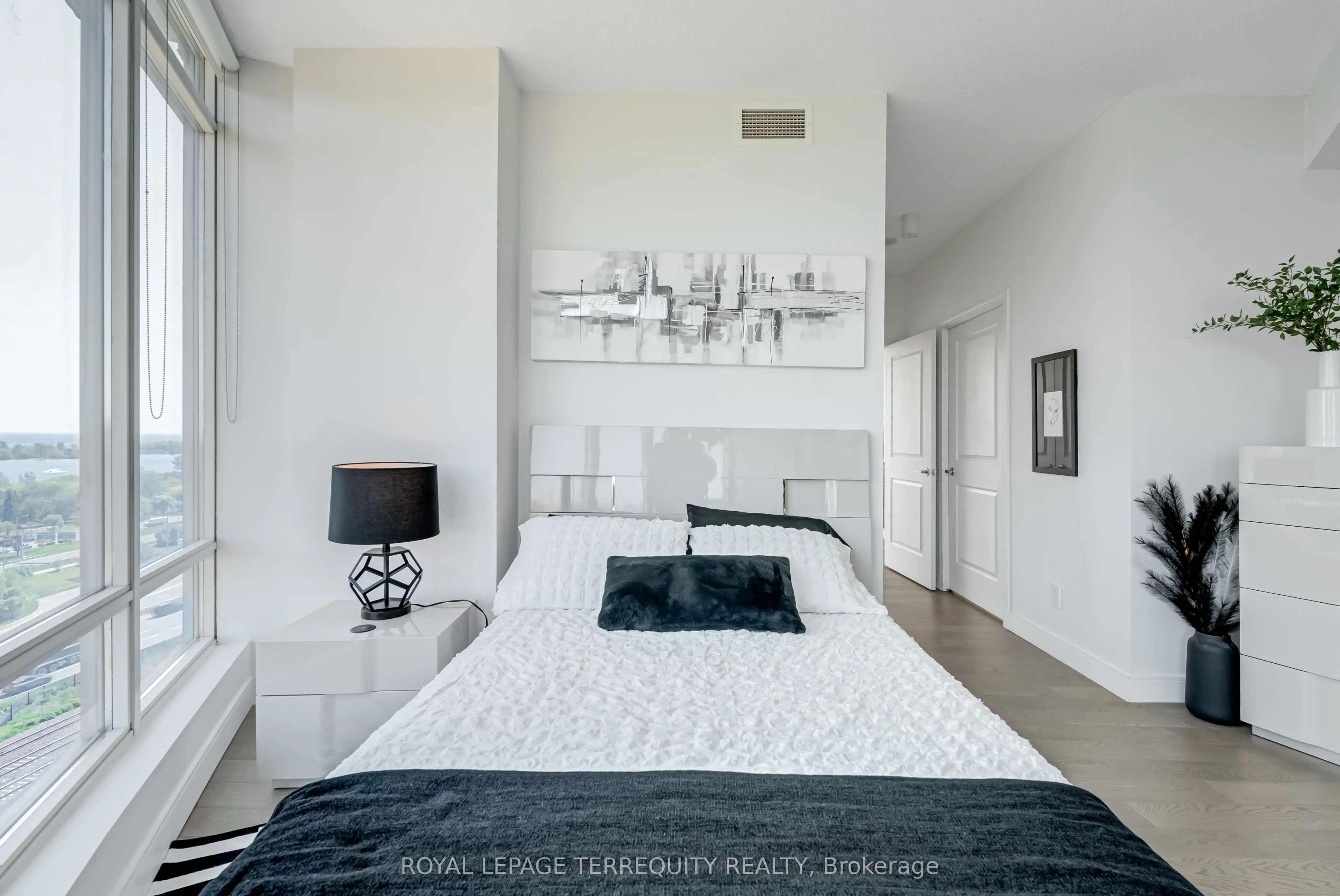 15 Windermere Avenue, #1210