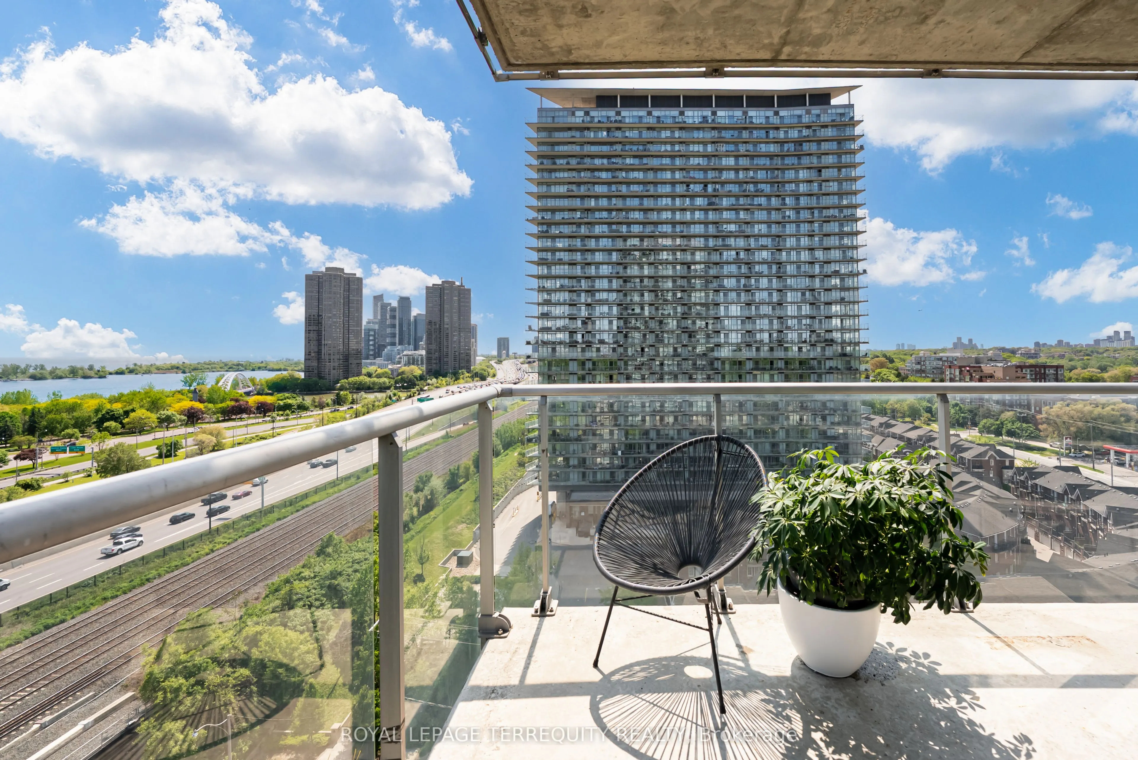 15 Windermere Avenue, #1210