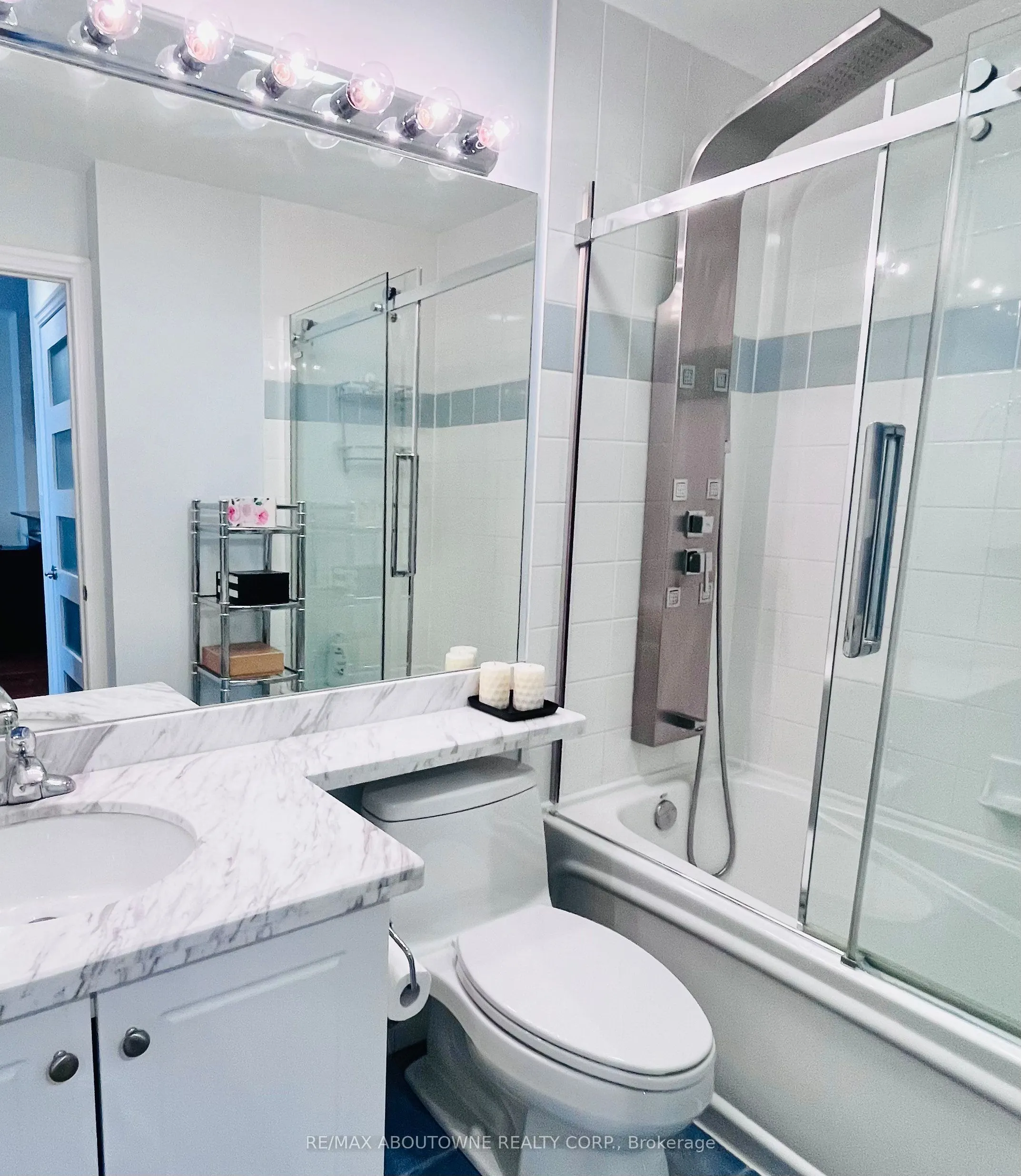 1359 Rathburn Road E, #1207