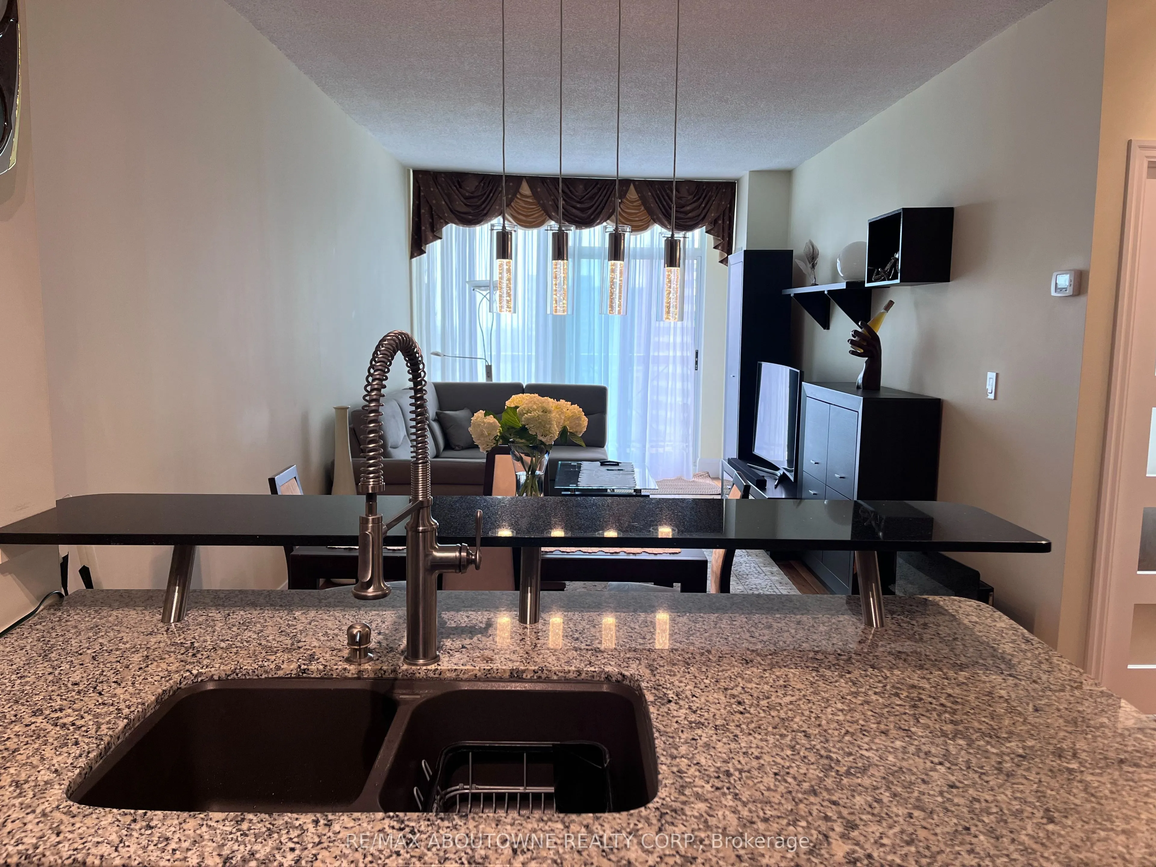 1359 Rathburn Road E, #1207