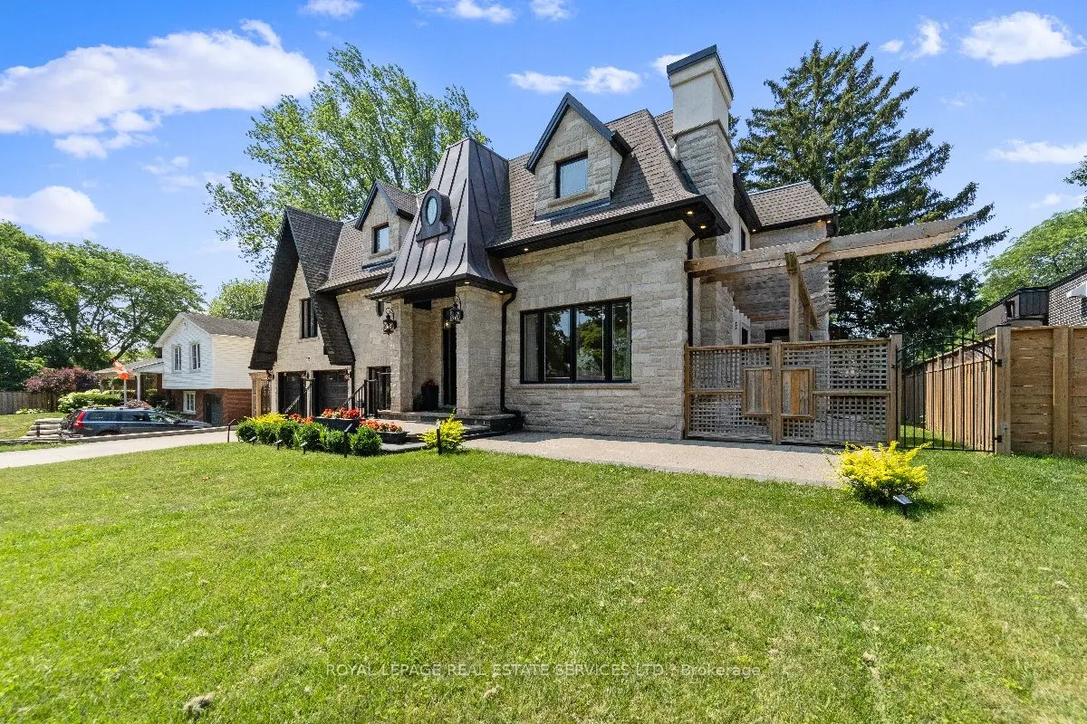375 Arden Crescent