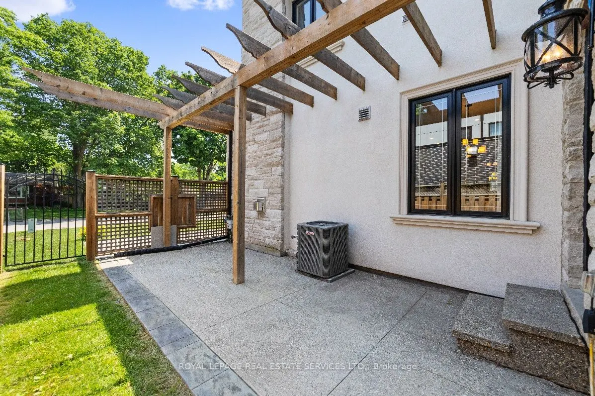 375 Arden Crescent