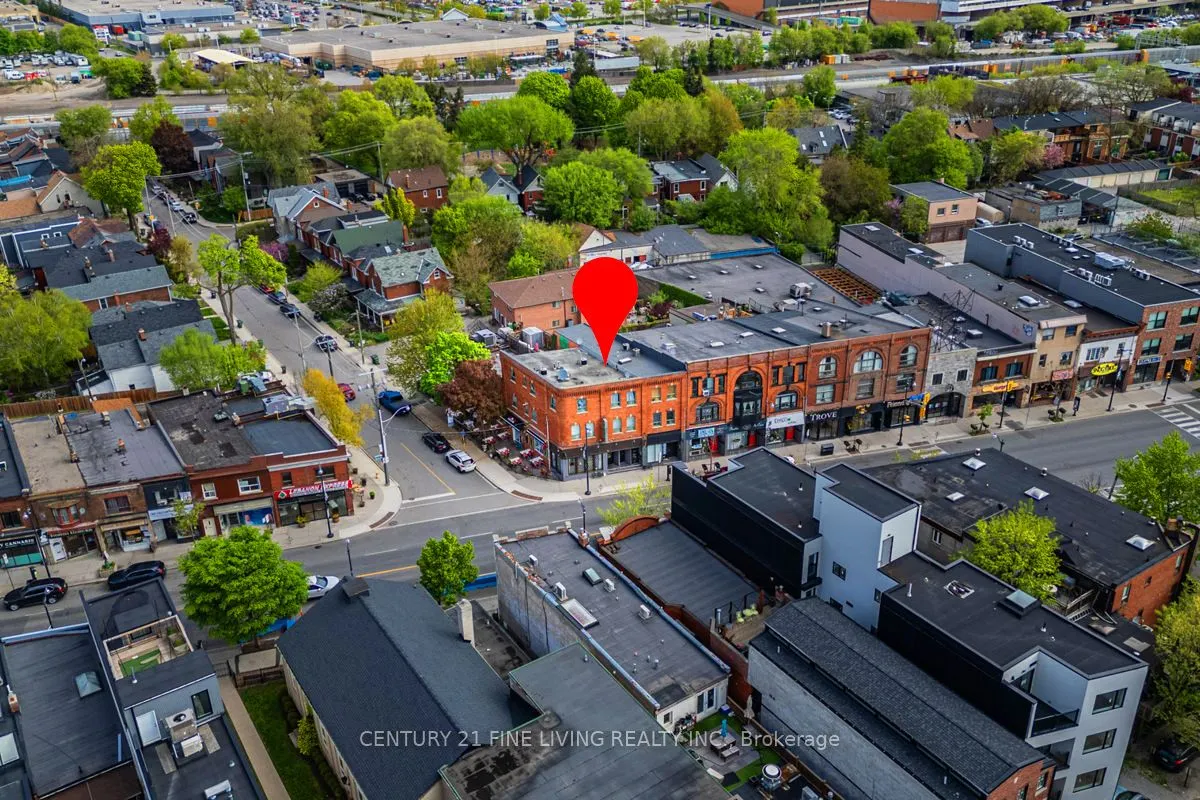 3048 Dundas Street W