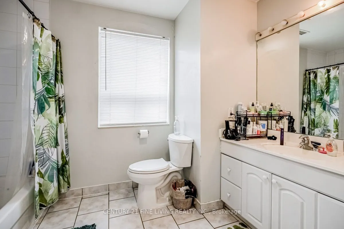 3048 Dundas Street W