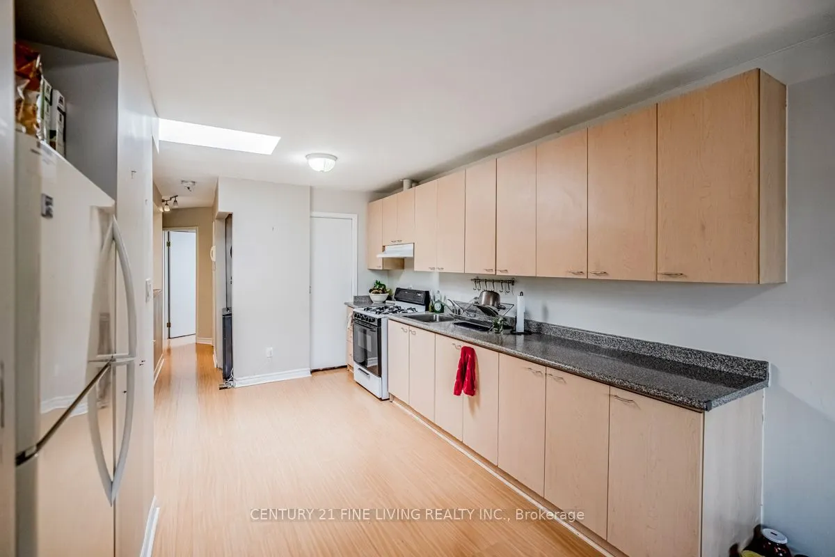 3048 Dundas Street W