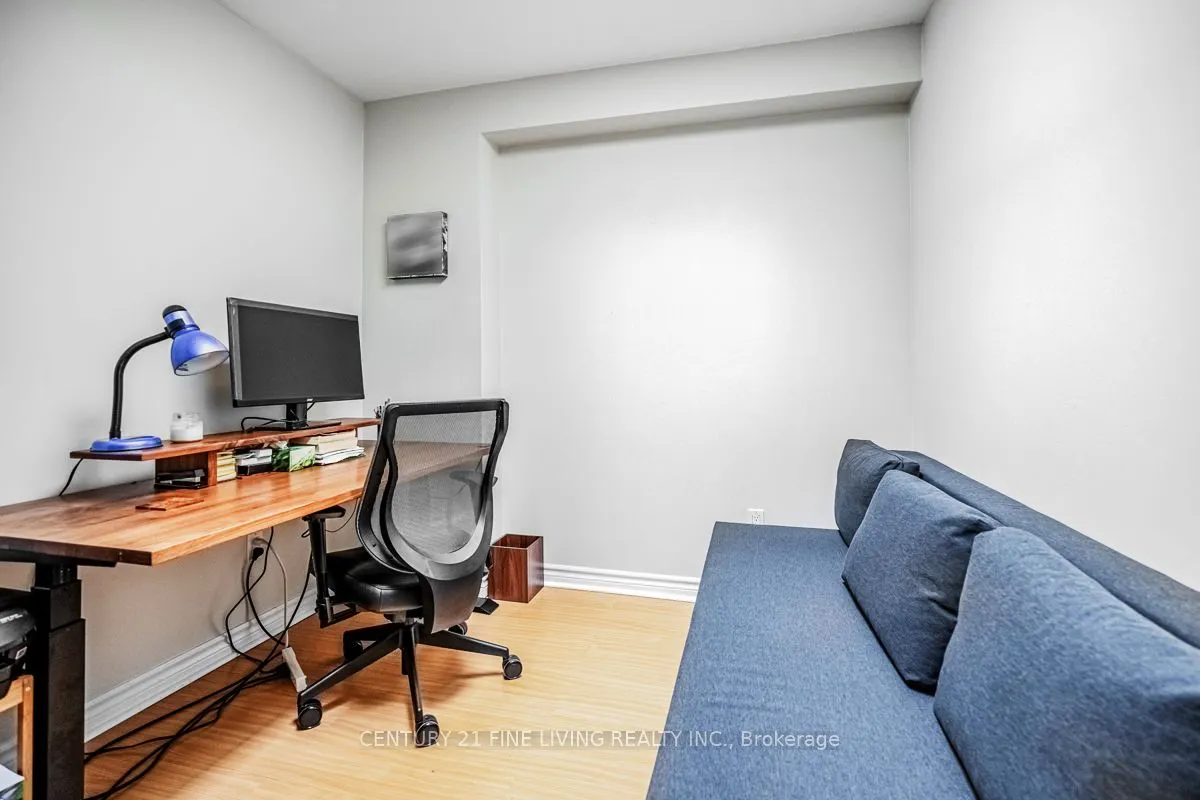 3048 Dundas Street W