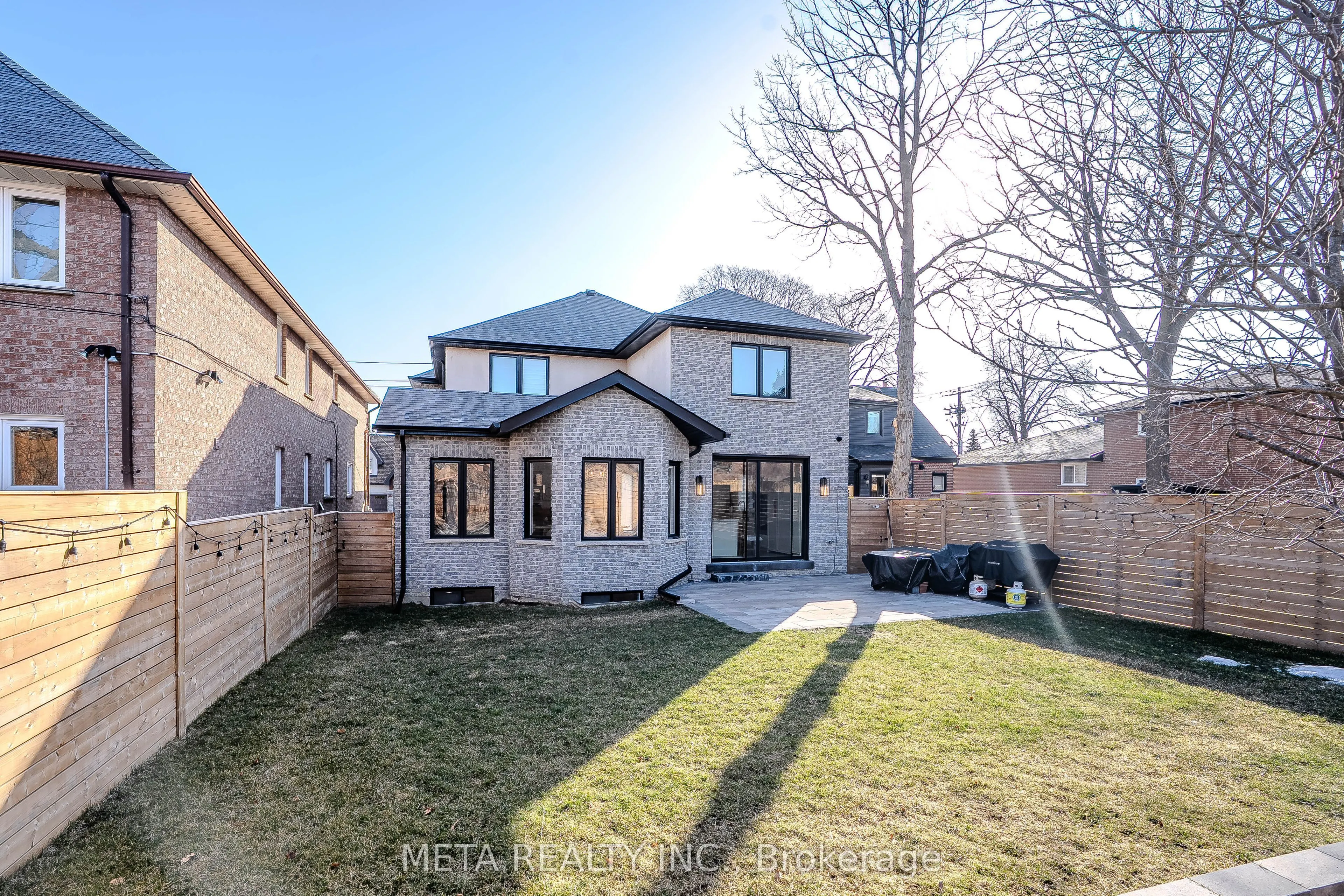 20 Shaver Avenue N