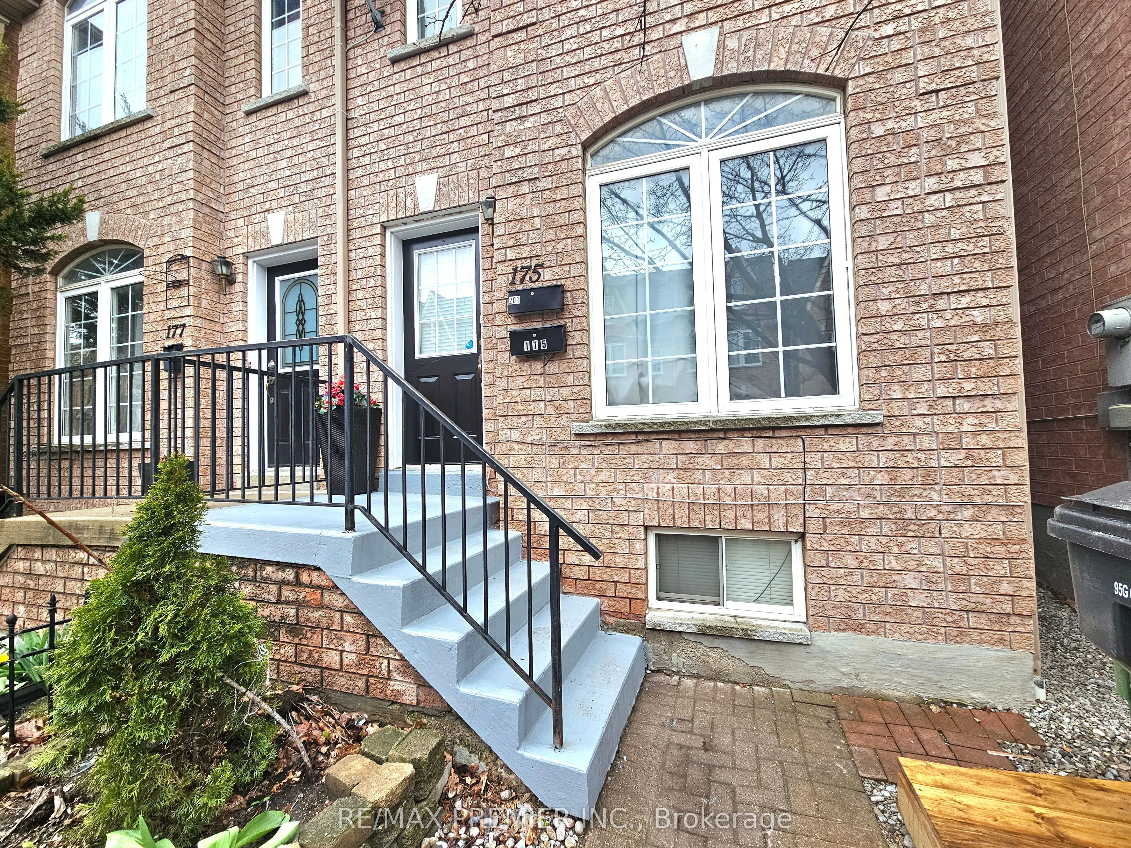 175 Rankin Crescent, #201
