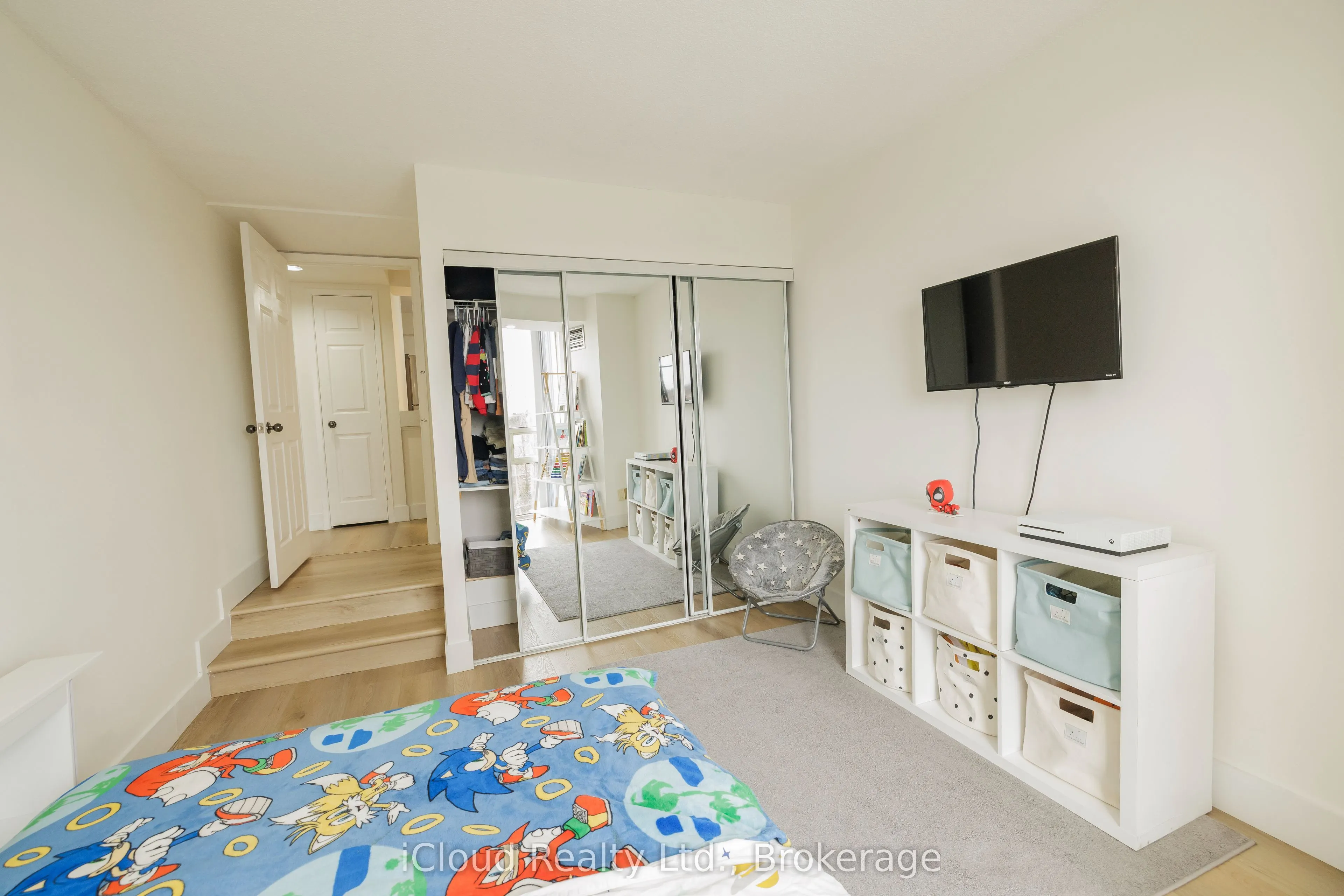 50 Eglinton Avenue W, #408