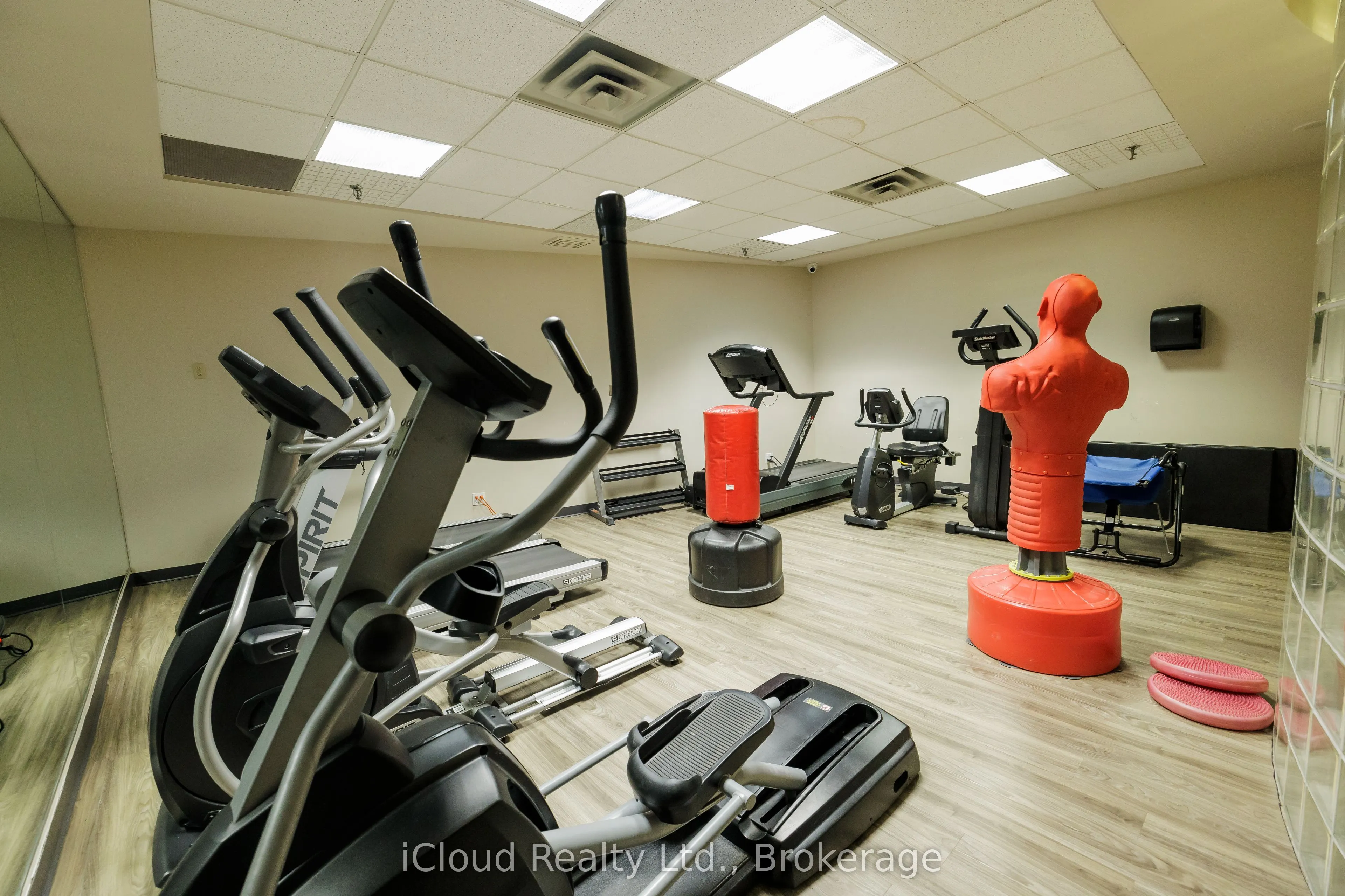 50 Eglinton Avenue W, #408