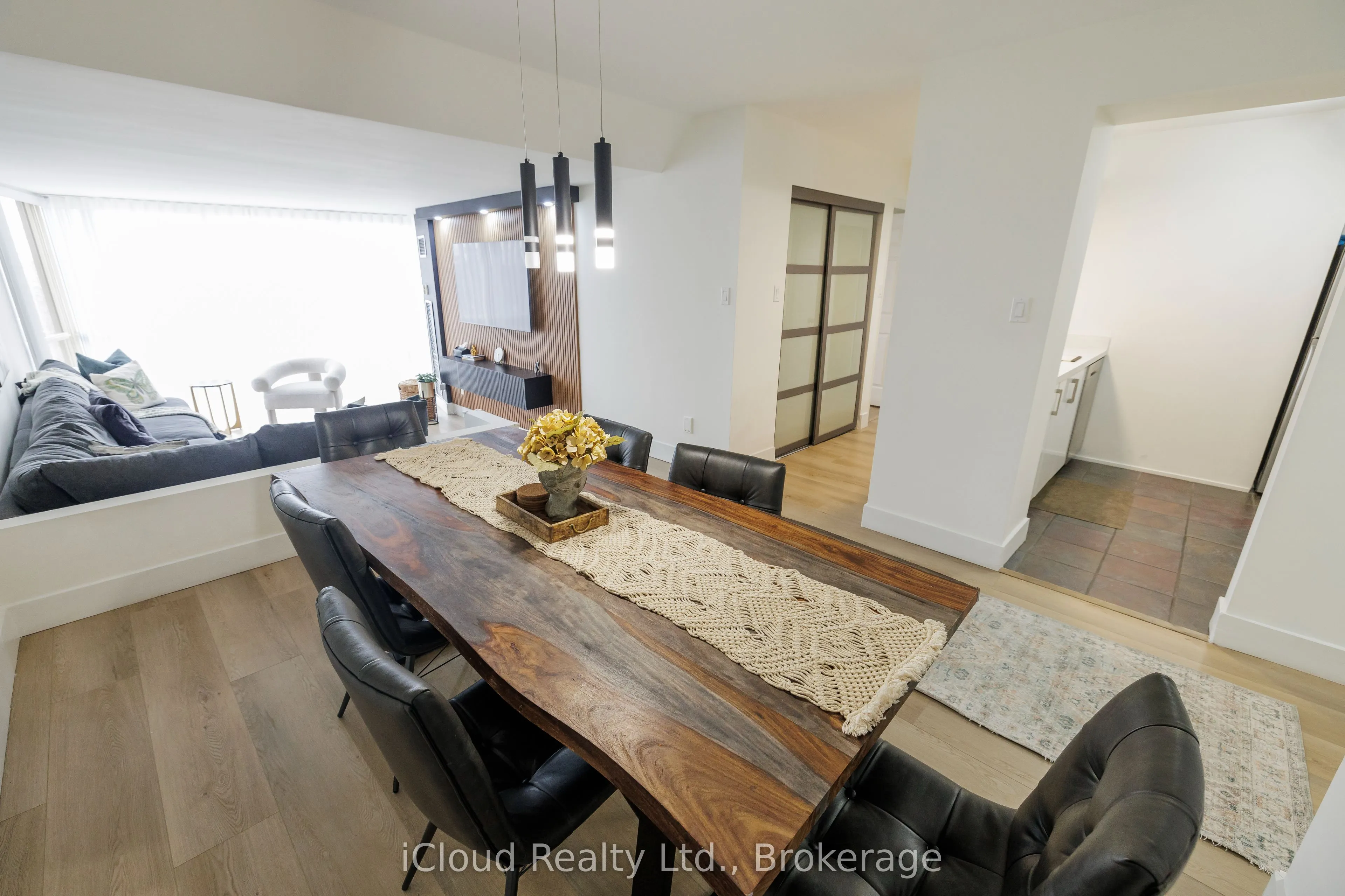 50 Eglinton Avenue W, #408